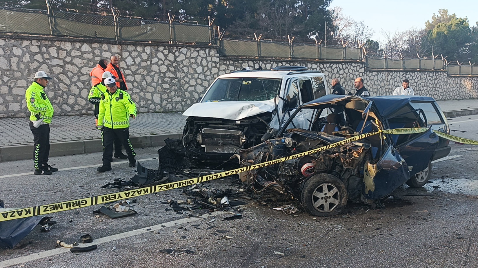 Y O L A C I K A N K E D I K A Z A Y A N E D E N O L D U 2 O L 1053085 312456