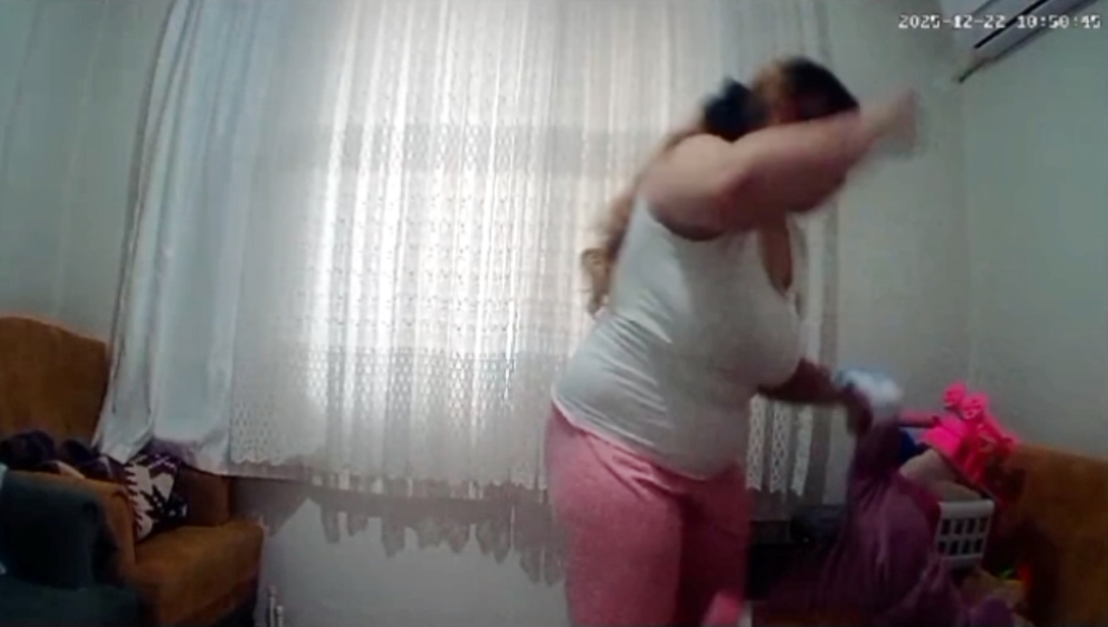 1 Y A S I N D A K I B E B E G E A N N E S I D D E T I K A M E R A D A 1094629 324903