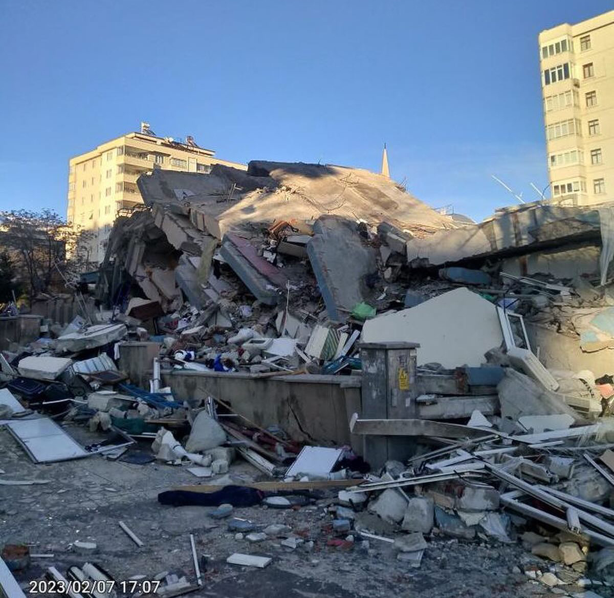 152 K I S I N I N O L D U G U P A L M I Y E S I T E S I’ N I N Y I 1092403 324261