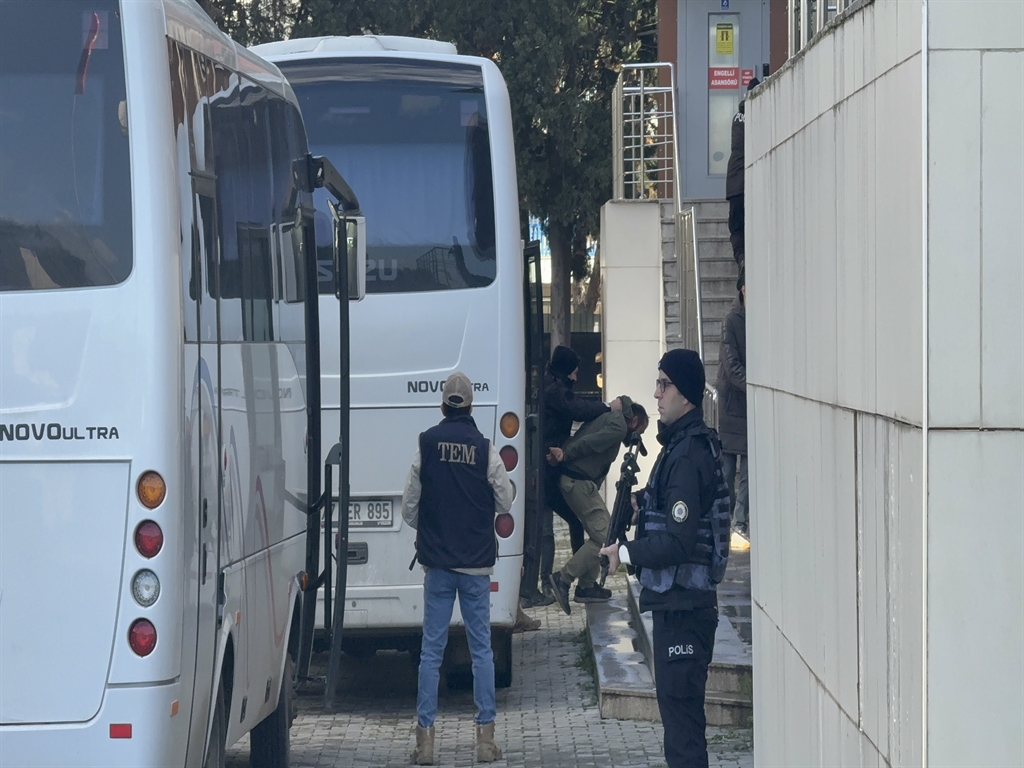 3 P O L I S I N S E H I T O L D U G U Y A L O V A’ D A D E A S O P 1094008 324729