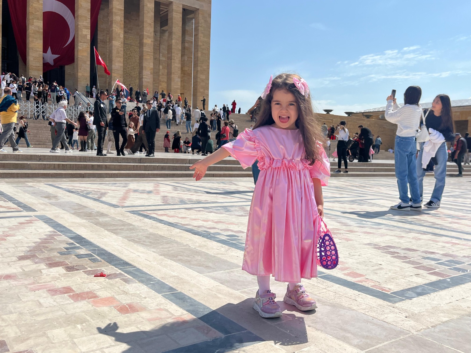 A N I T K A B I R I 8 M I L Y O N 242 B I N 170 K I S I Z I 1094784 324948