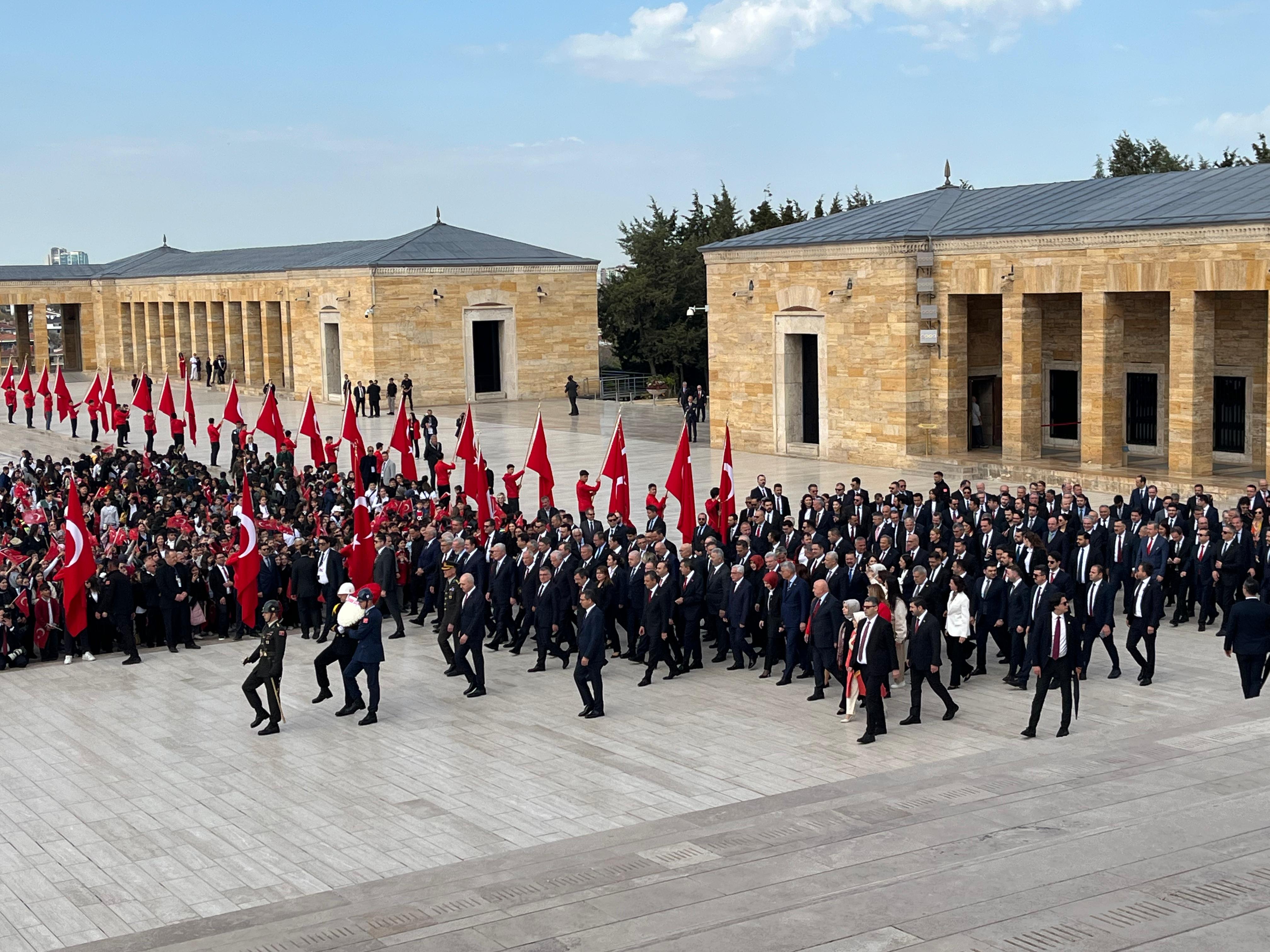 A N I T K A B I R I 8 M I L Y O N 242 B I N 170 K I S I Z I 1094790 324948