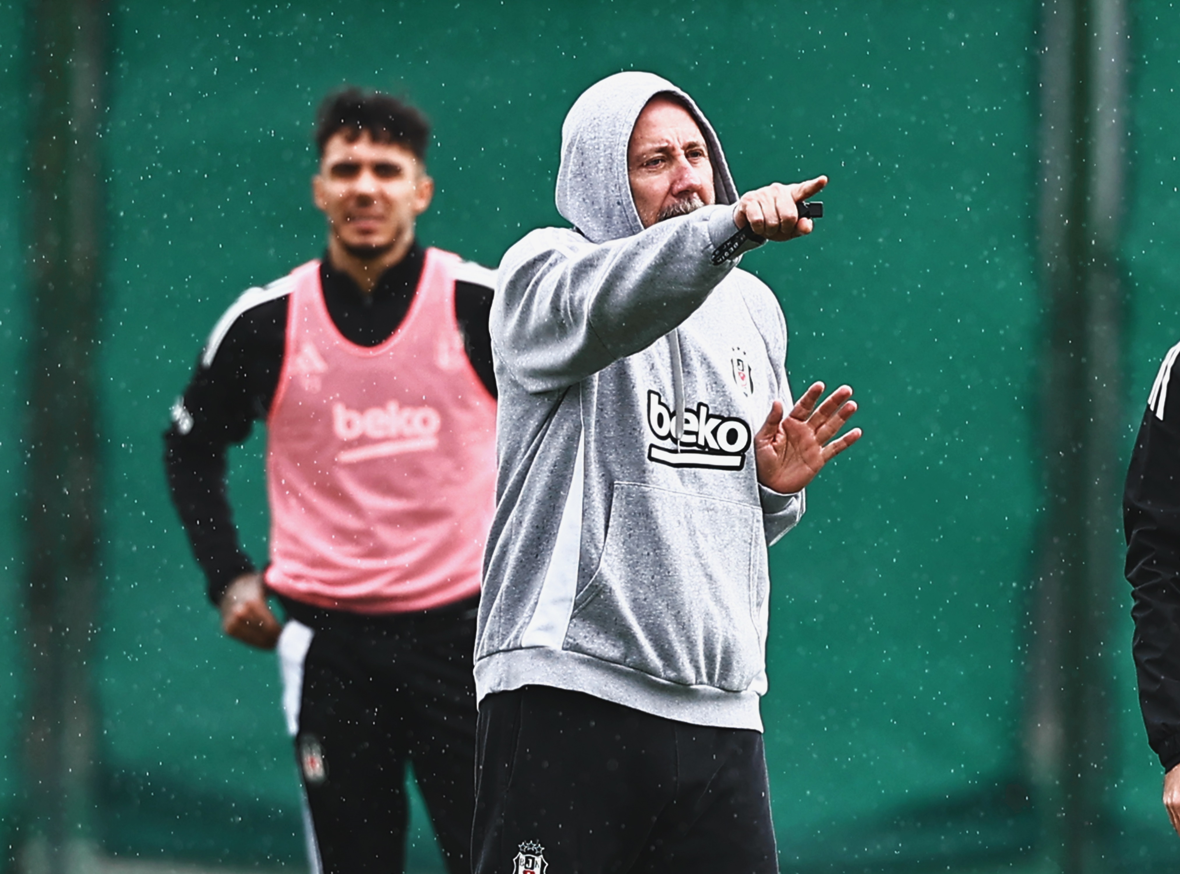 B E S I K T A S T A Y A S I N O Z C A N I L K A N T R E N M A N I N A 1140229 338585