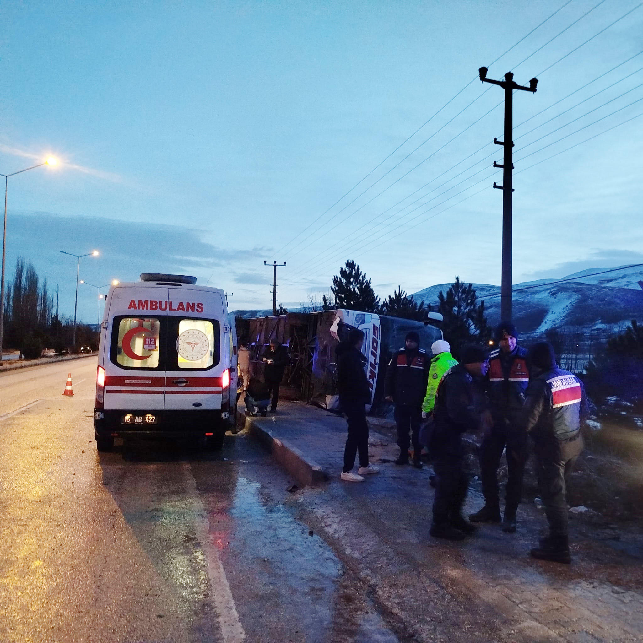 B U R D U R D A Y O L C U O T O B U S U D E V R I L D I 12 Y A R 1130204 335584