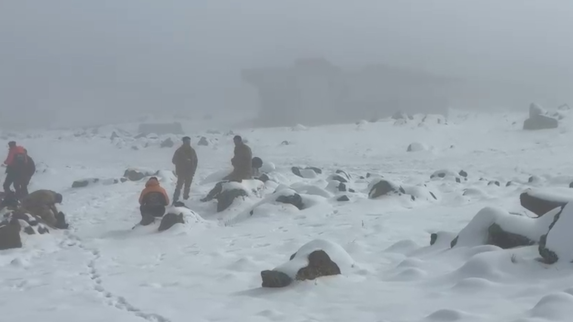 D I Y A R B A K I R’ D A K A Y I P K A D I N D A N 4 G U N D U R H A 1133596 336533