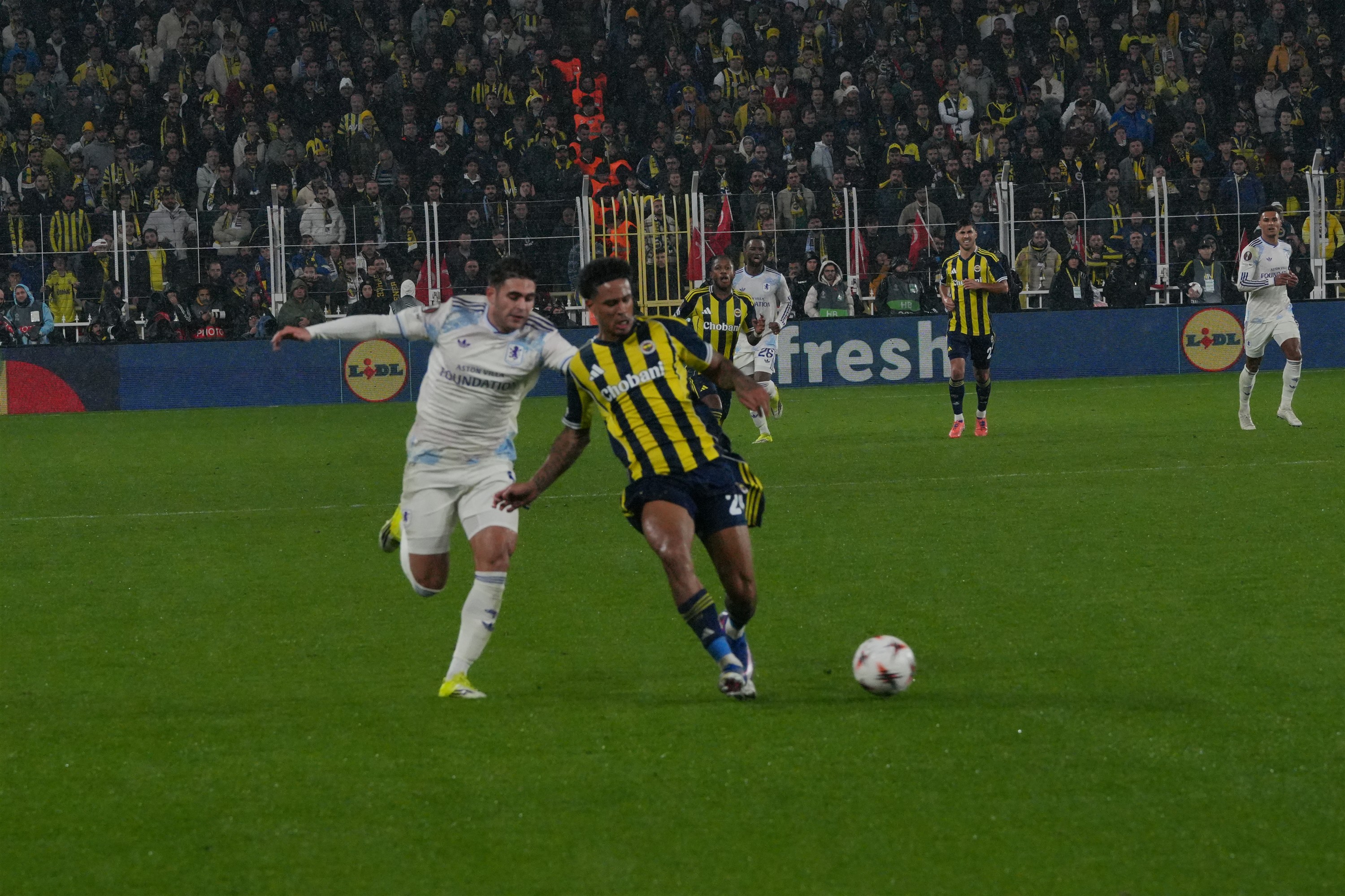 F E N E R B A H C E A S T O N V I L L A E K F O T O G R A F L A 1129876 335484