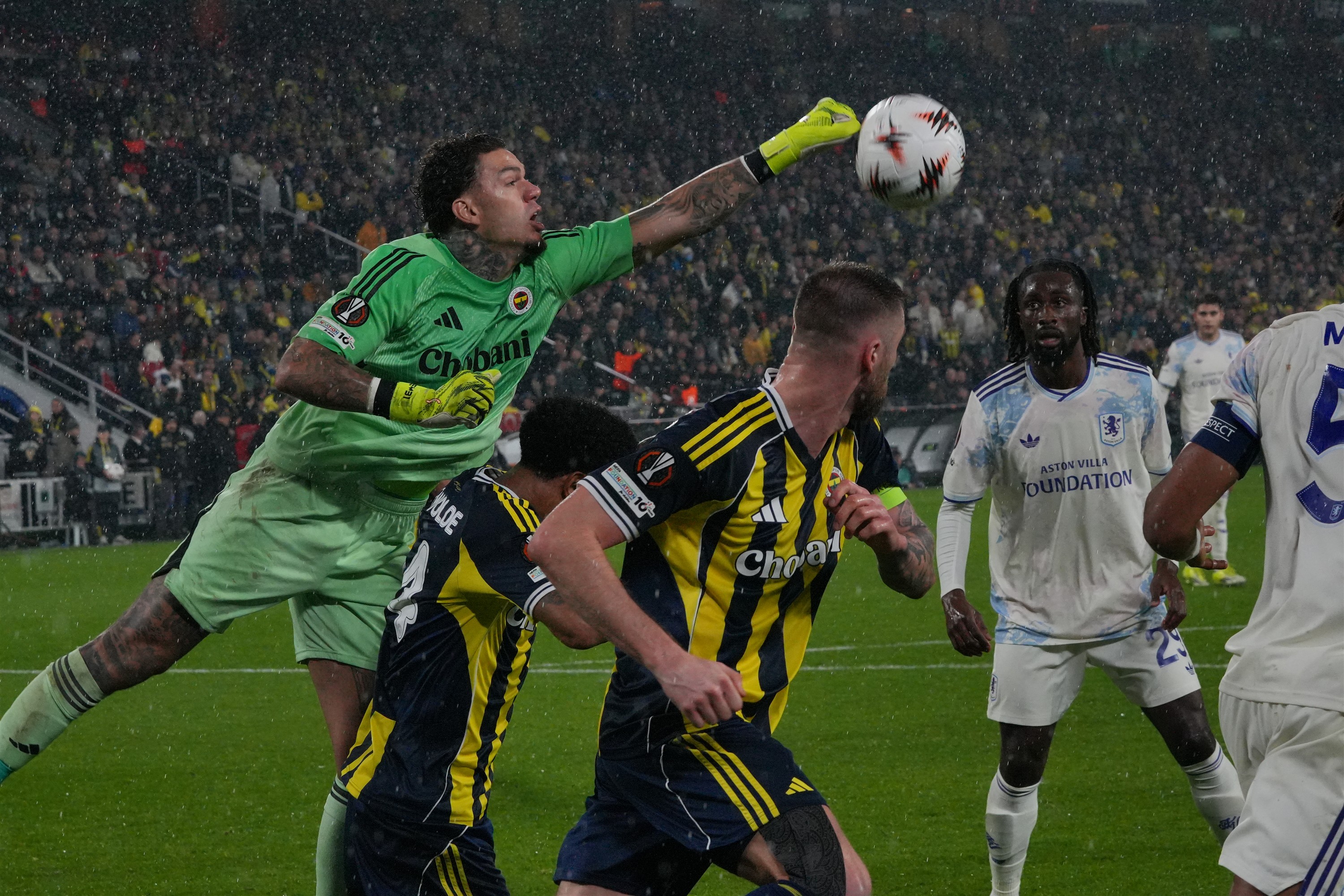 F E N E R B A H C E A S T O N V I L L A E K F O T O G R A F L A 1129879 335484