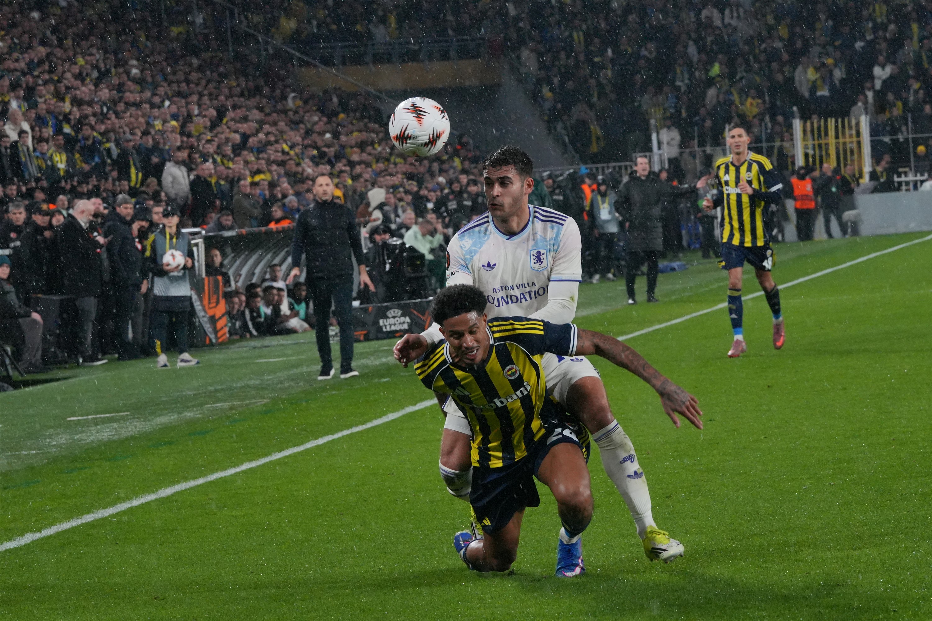 F E N E R B A H C E A S T O N V I L L A E K F O T O G R A F L A 1129885 335484