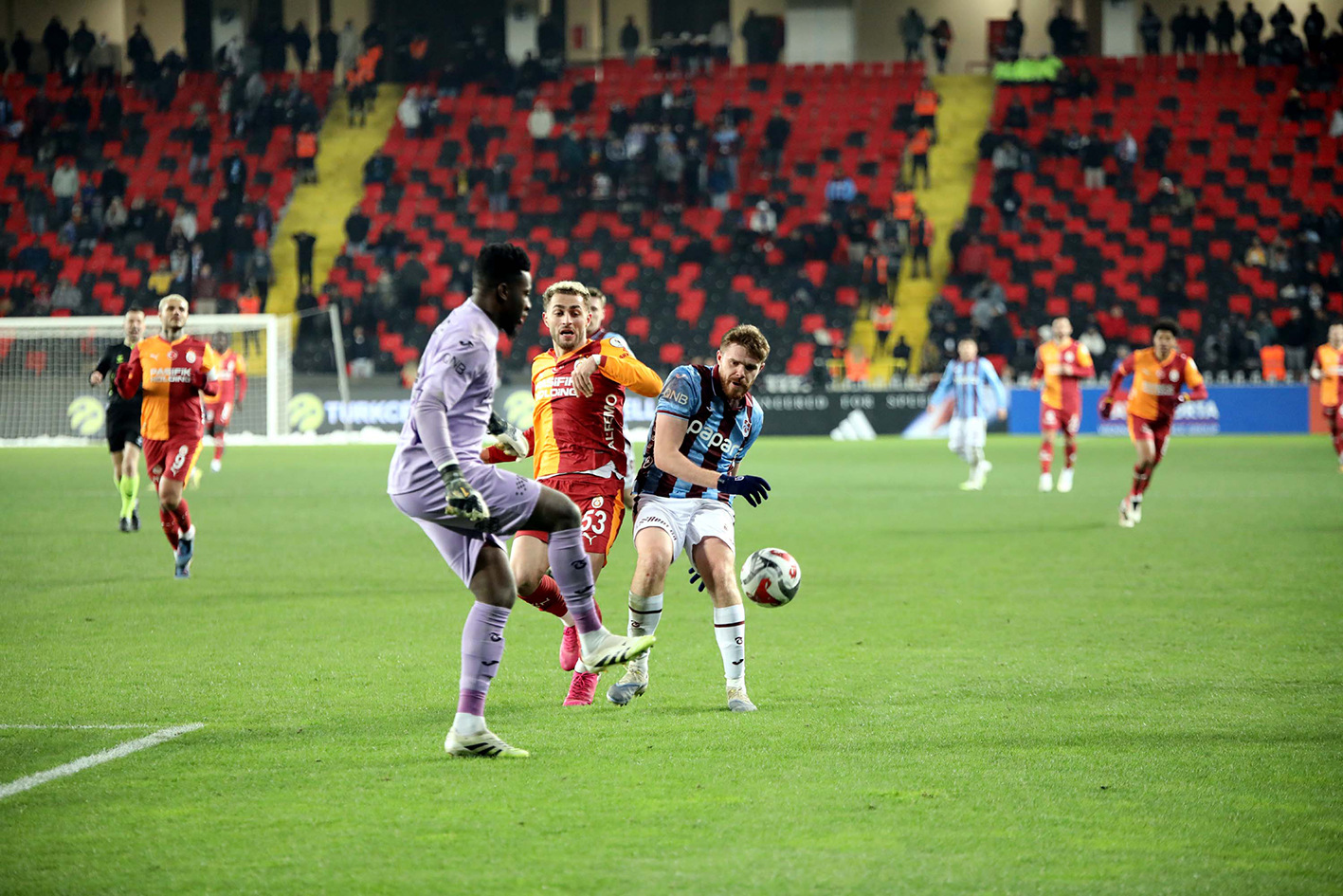 G A L A T A S A R A Y T R A B Z O N S P O R 4 1 1099776 326476-2