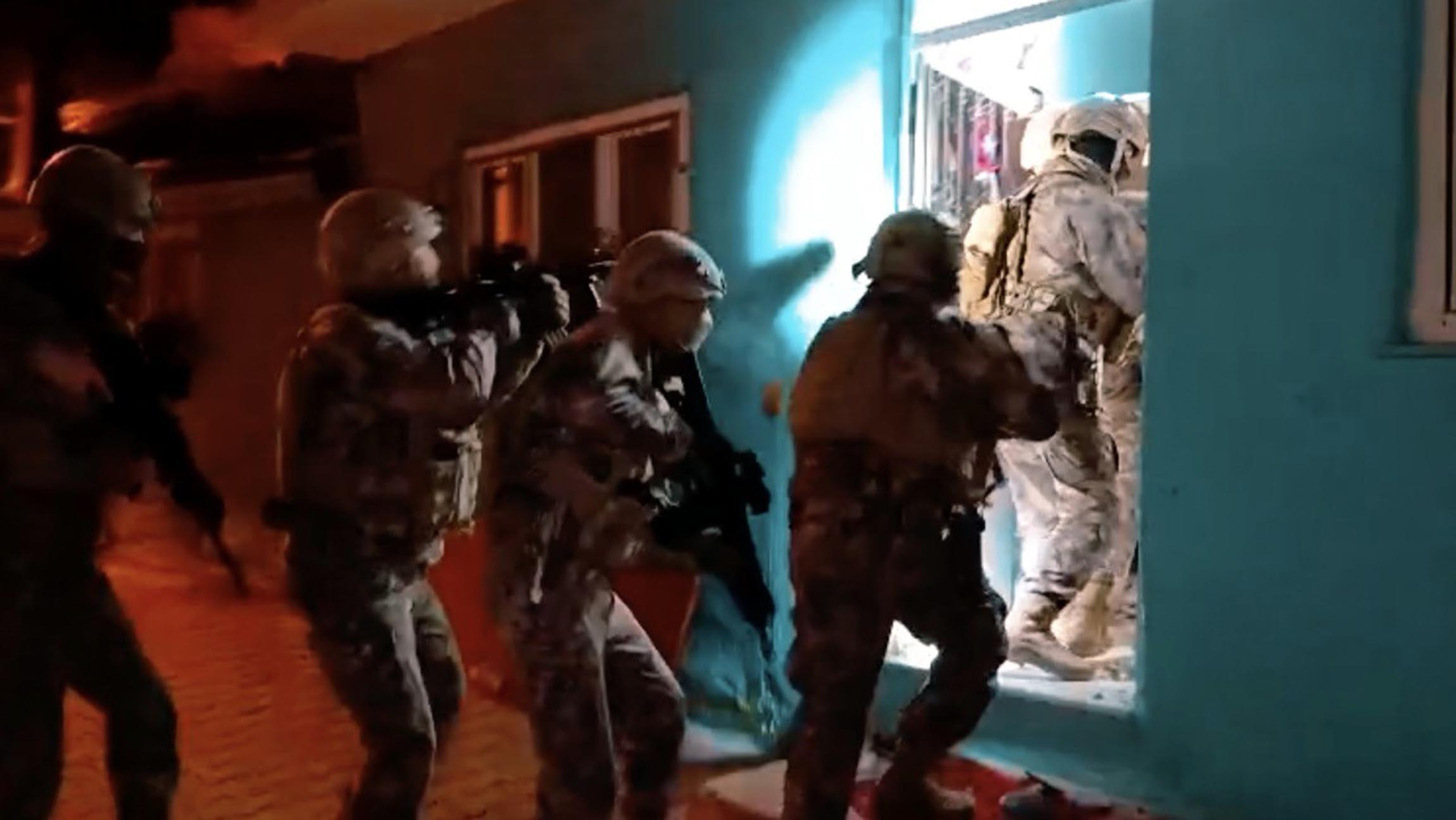 H E L I K O P T E R D E S T E K L I U Y U S T U R U C U O P E R A S Y O N 1118597 331978