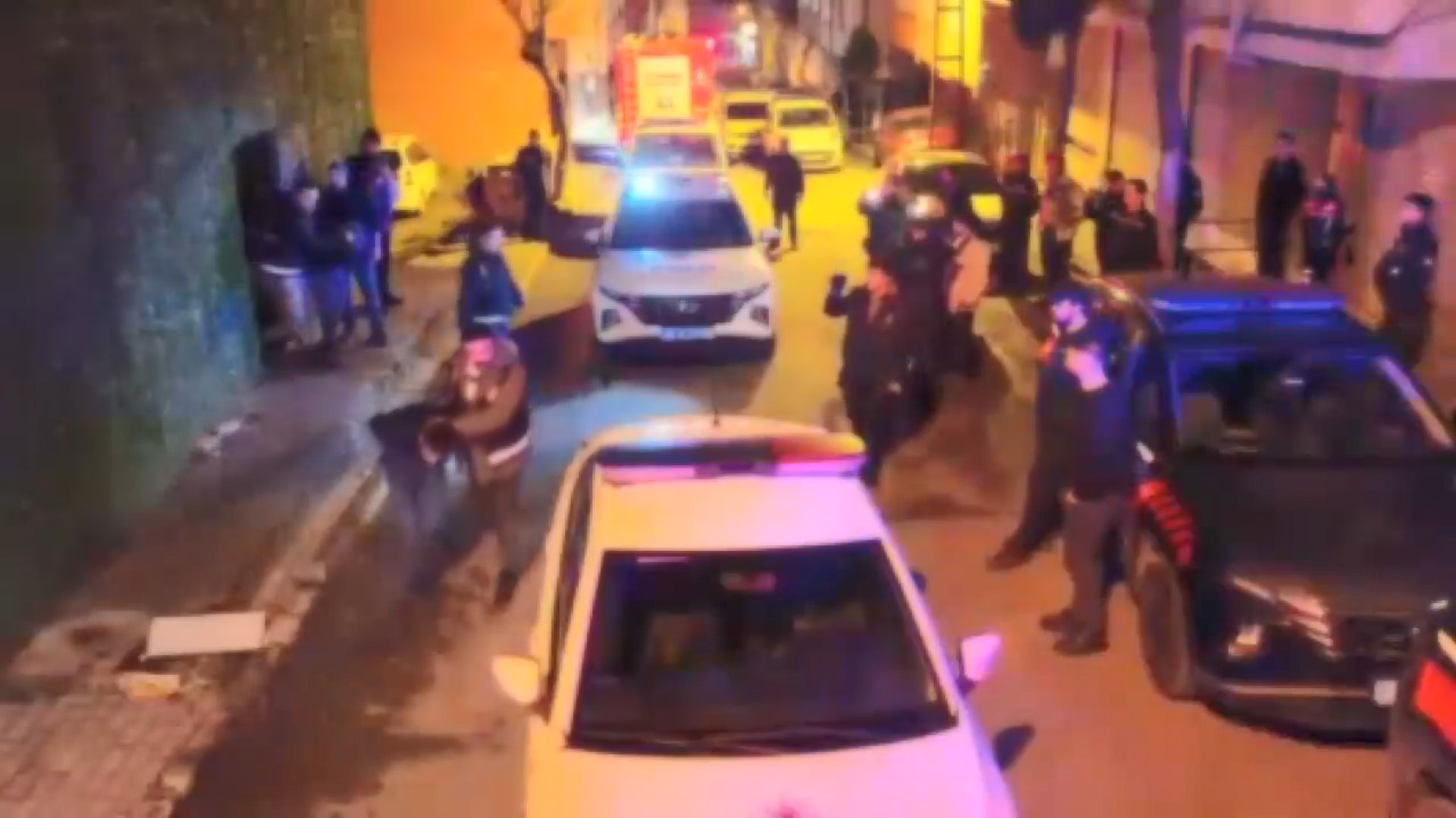 I S T A N B U L A V C I L A R’ D A U Y U S T U R U C U O P E R A S Y 1117752 331888