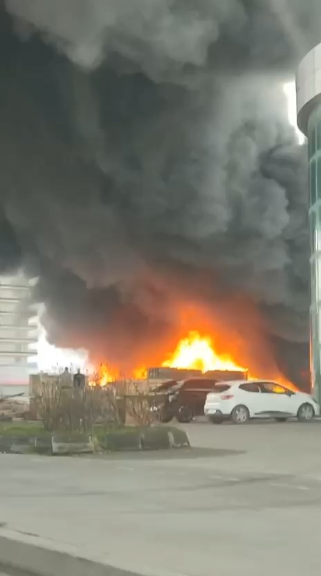 I S T A N B U L B U Y U K C E K M E C E D E P A L E T V E P L A S 1134133 336687