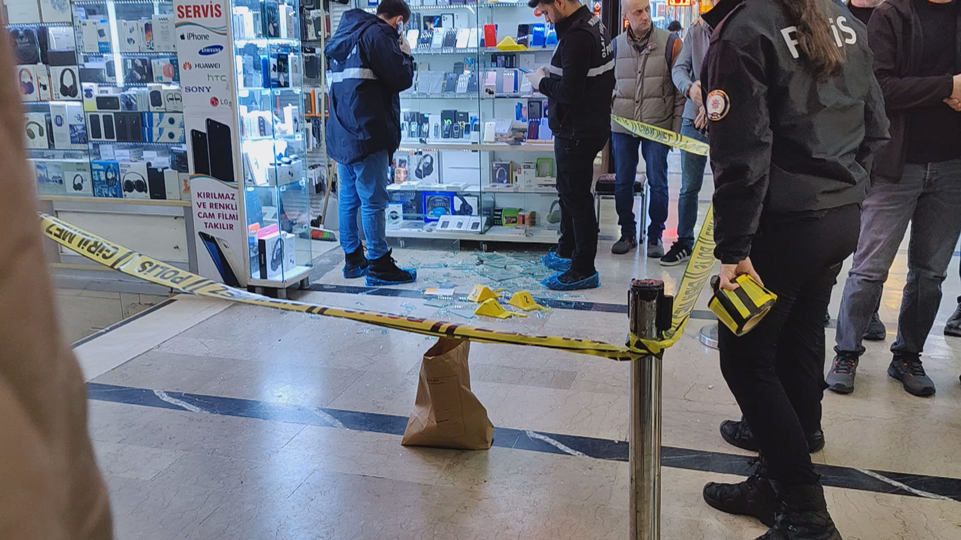 I S T A N B U L E M I N O N U N D E B U L U N A N D O G U B A N K I 1104243 327751