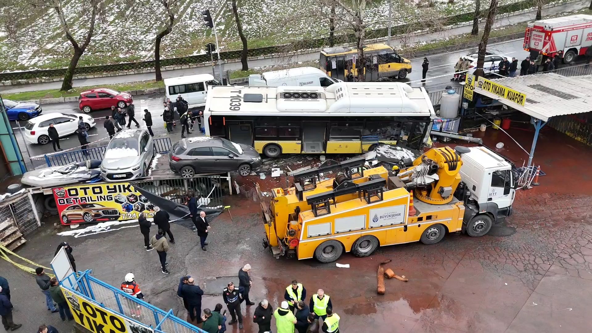 I S T A N B U L E S E N L E R D E I E T T O T O B U S U N U N O T 1126812 334414-1