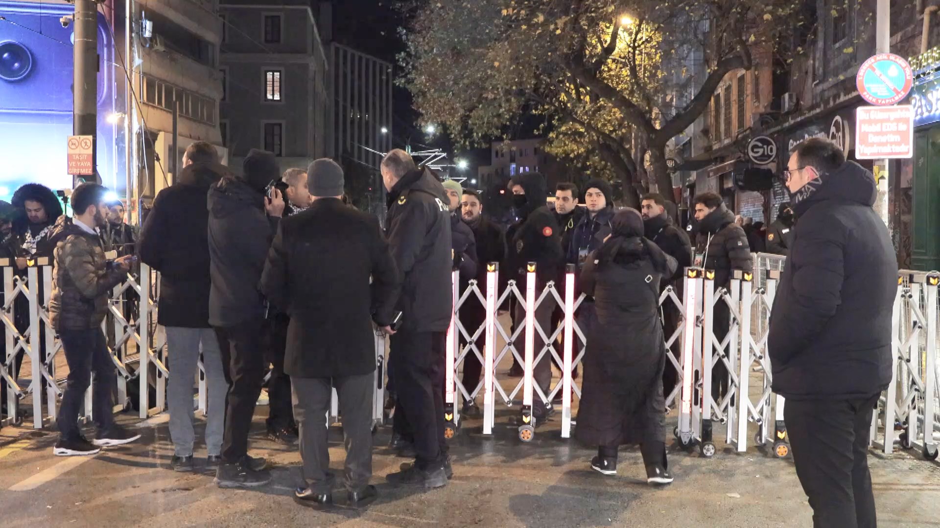 I S T A N B U L I S T A N B U L D A B U Y U K G A Z Z E Y U R U Y 1091694 324071