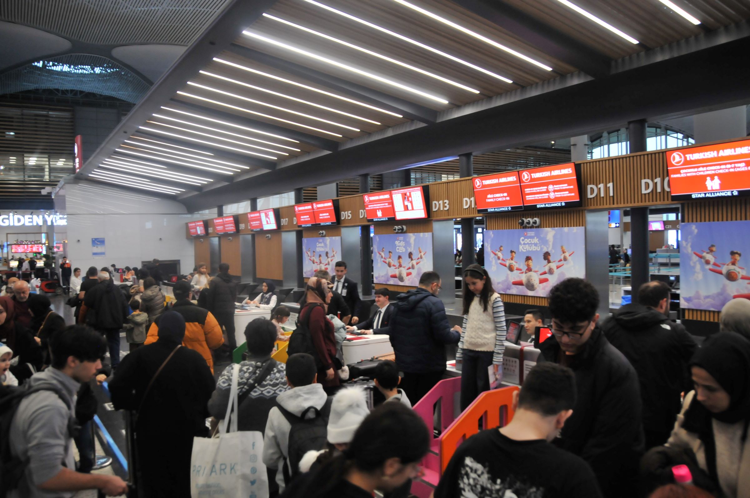 I S T A N B U L I S T A N B U L H A V A L I M A N I N D A Y A R I Y I 1119190 332163