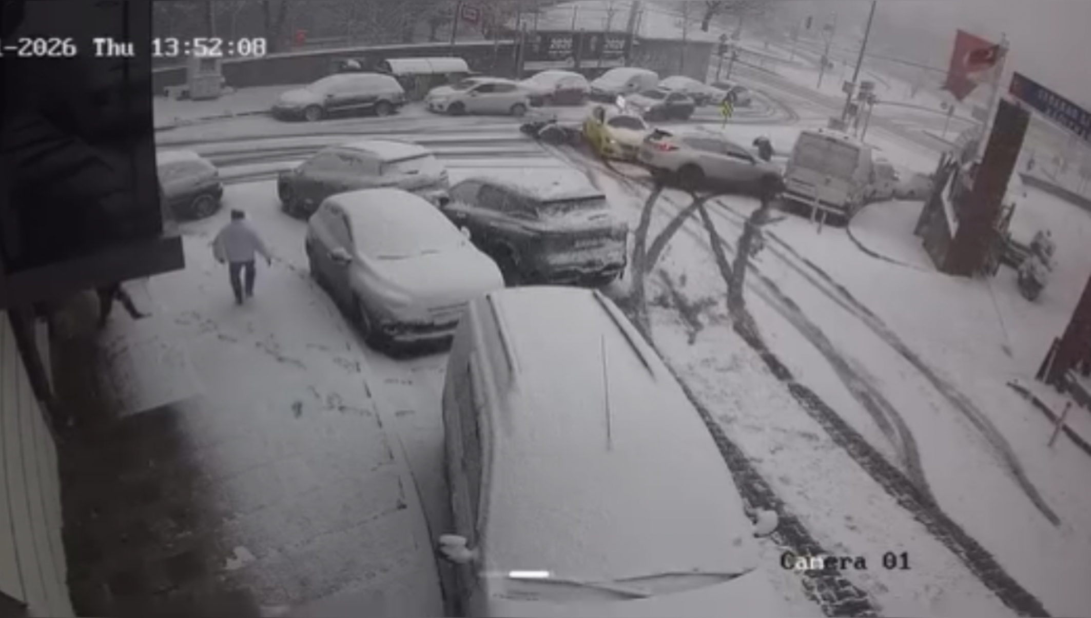 I S T A N B U L K A G I T H A N E’ D E K A R L I Y O L D A K A Y I 1096978 325616