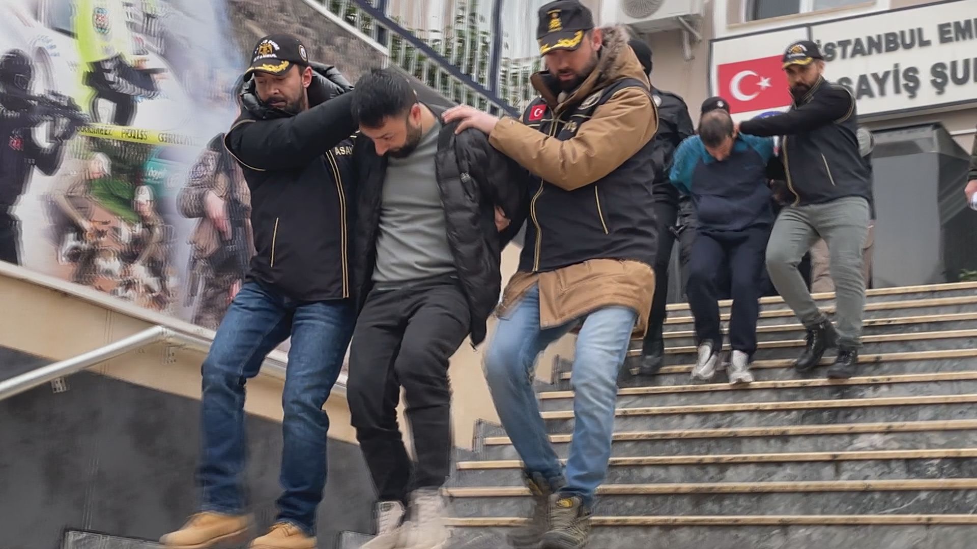 I S T A N B U L K A G I T H A N E D E K I K A L A S N I K O F L U S A 1126679 334376