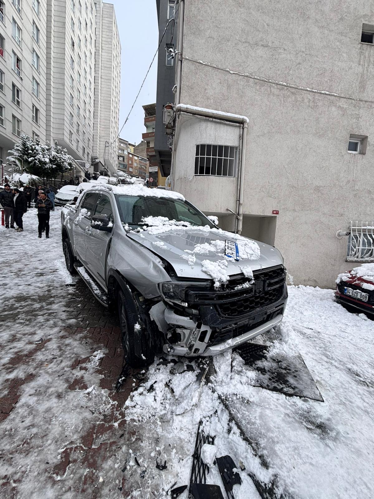 I S T A N B U L K A G I T H A N E’ D E Y O K U S T A N K A Y A N K A 1093295 324492