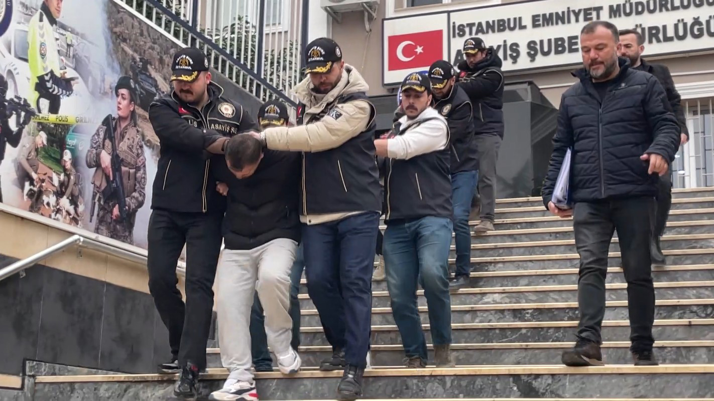 I S T A N B U L M A L T E P E D E F I D Y E I C I N K A C I R I L A 1141242 338877