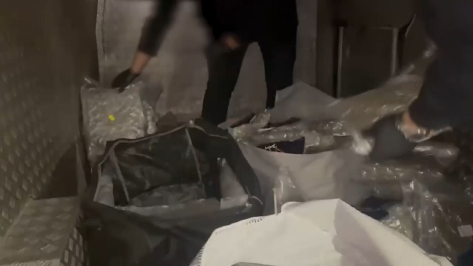 I S T A N B U L S A N C A K T E P E D E O P E R A S Y O N D A 83 K 1134820 336886