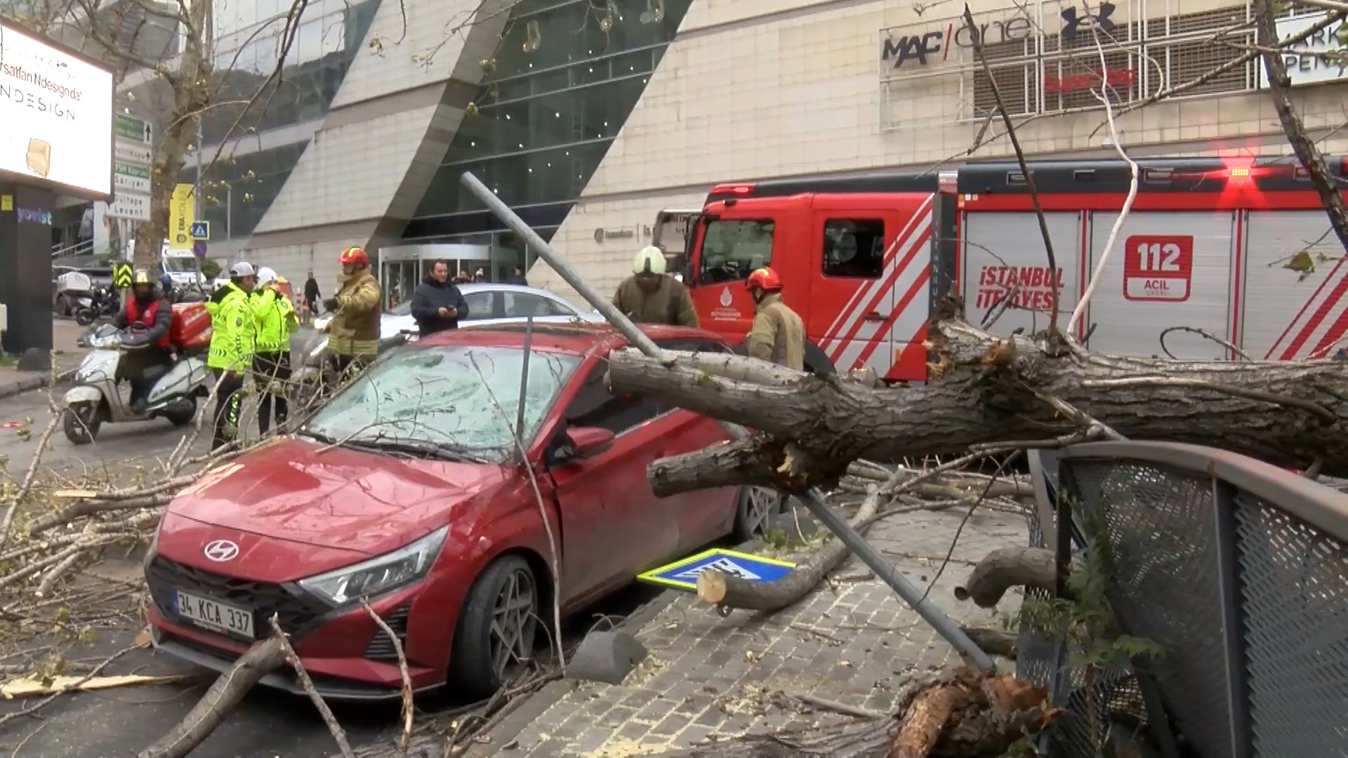 I S T A N B U L S I S L I V E B E S I K T A S’ T A A G A C L A R 1096353 325441