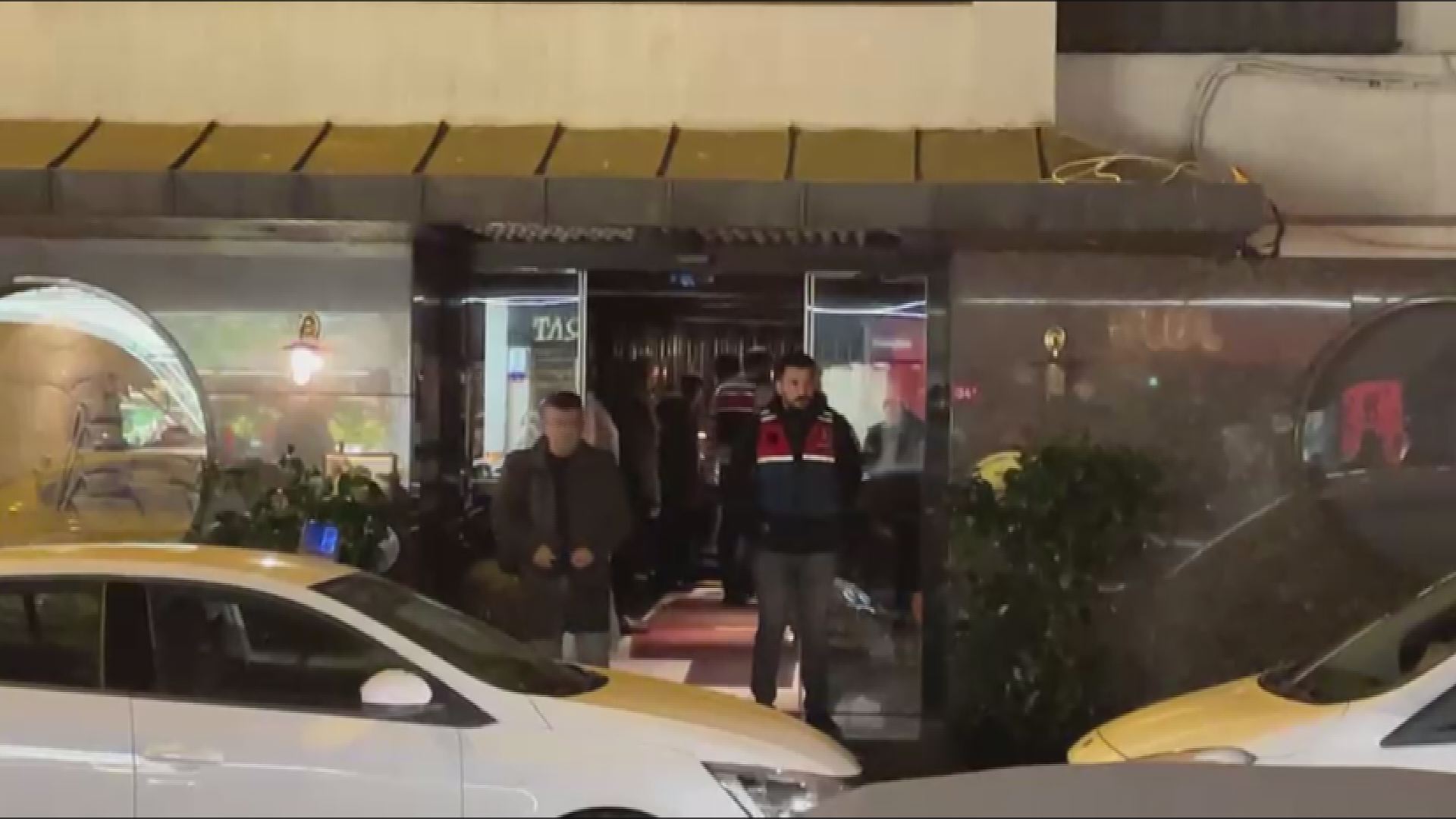 I S T A N B U L U N L U L E R E Y O N E L I K ‘ U Y U S T U R U C U’ 1107359 328761