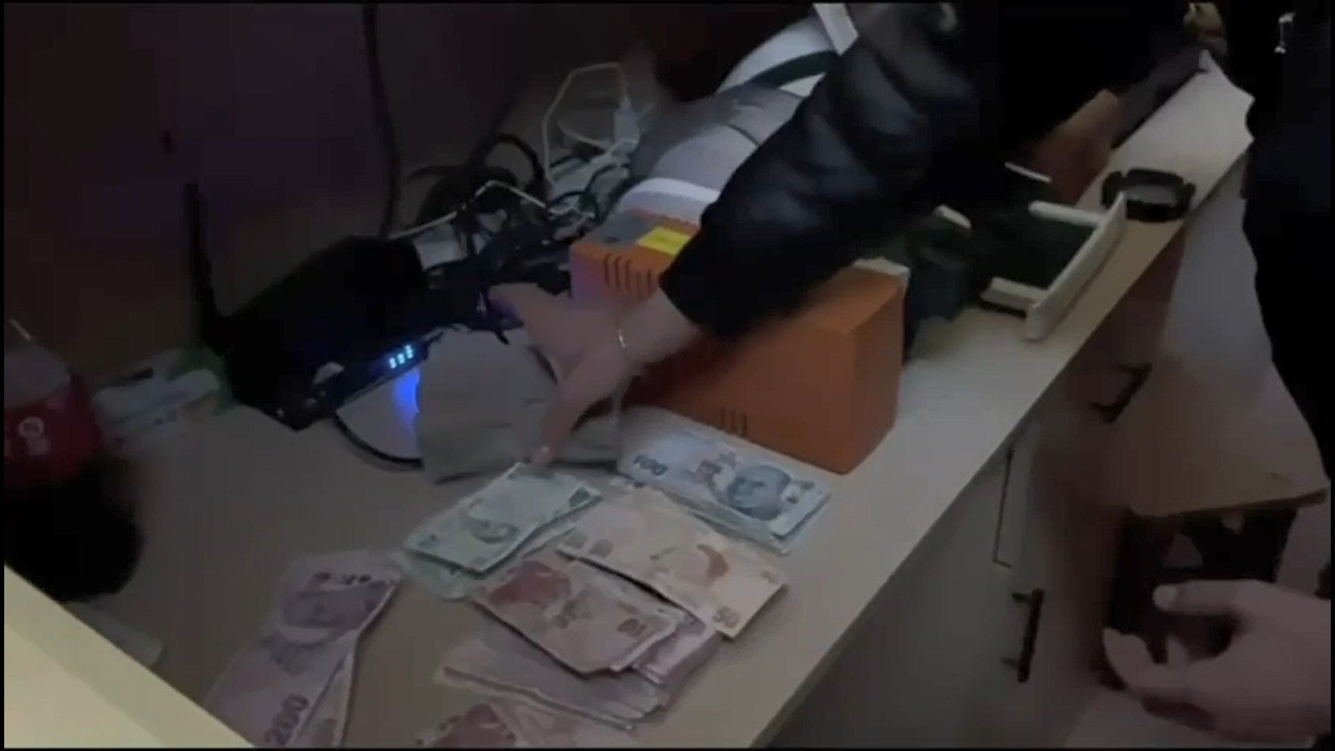 I S T A N B U L Y A S A D I S I B A H I S O P E R A S Y O N U 14 1136387 337359