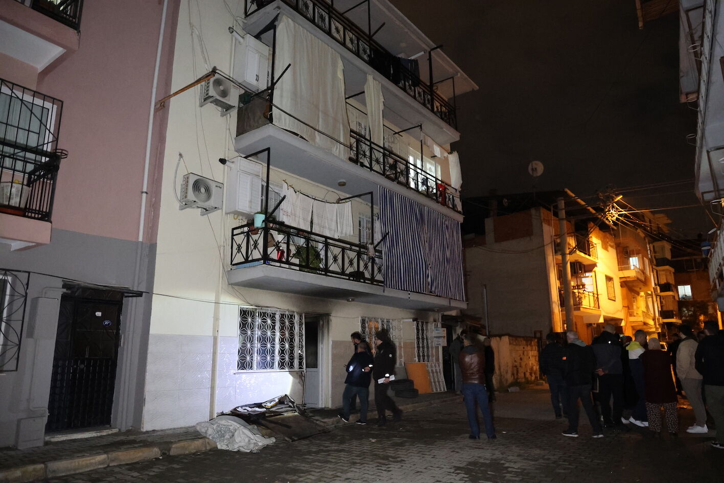 I Z M I R’ D E E V Y A N G I N I N D A D O W N S E N D R O M L U E Y 1139336 338291