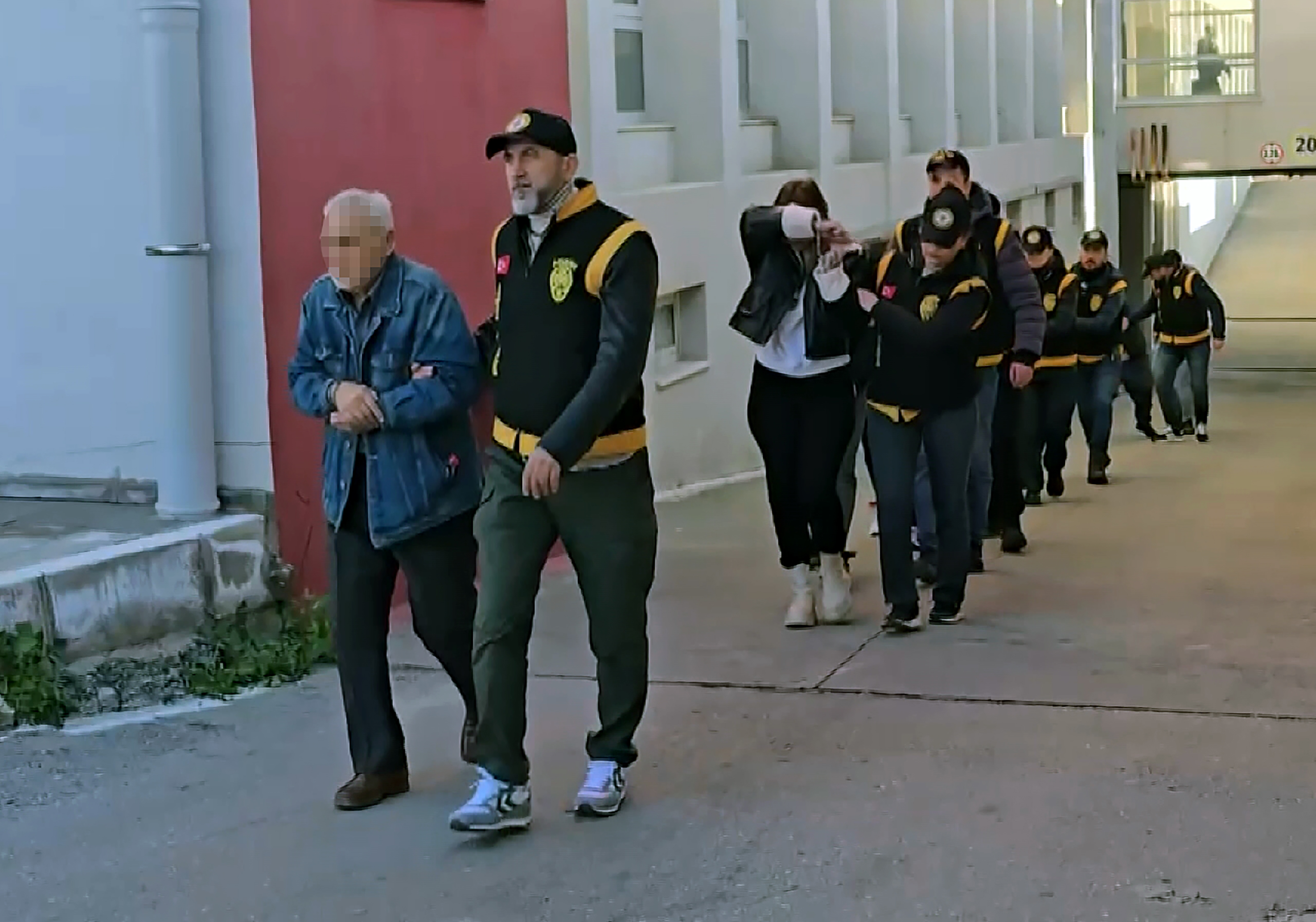 M A S A J S A L O N L A R I N A F U H U S O P E R A S Y O N U 14 T 1124676 333711