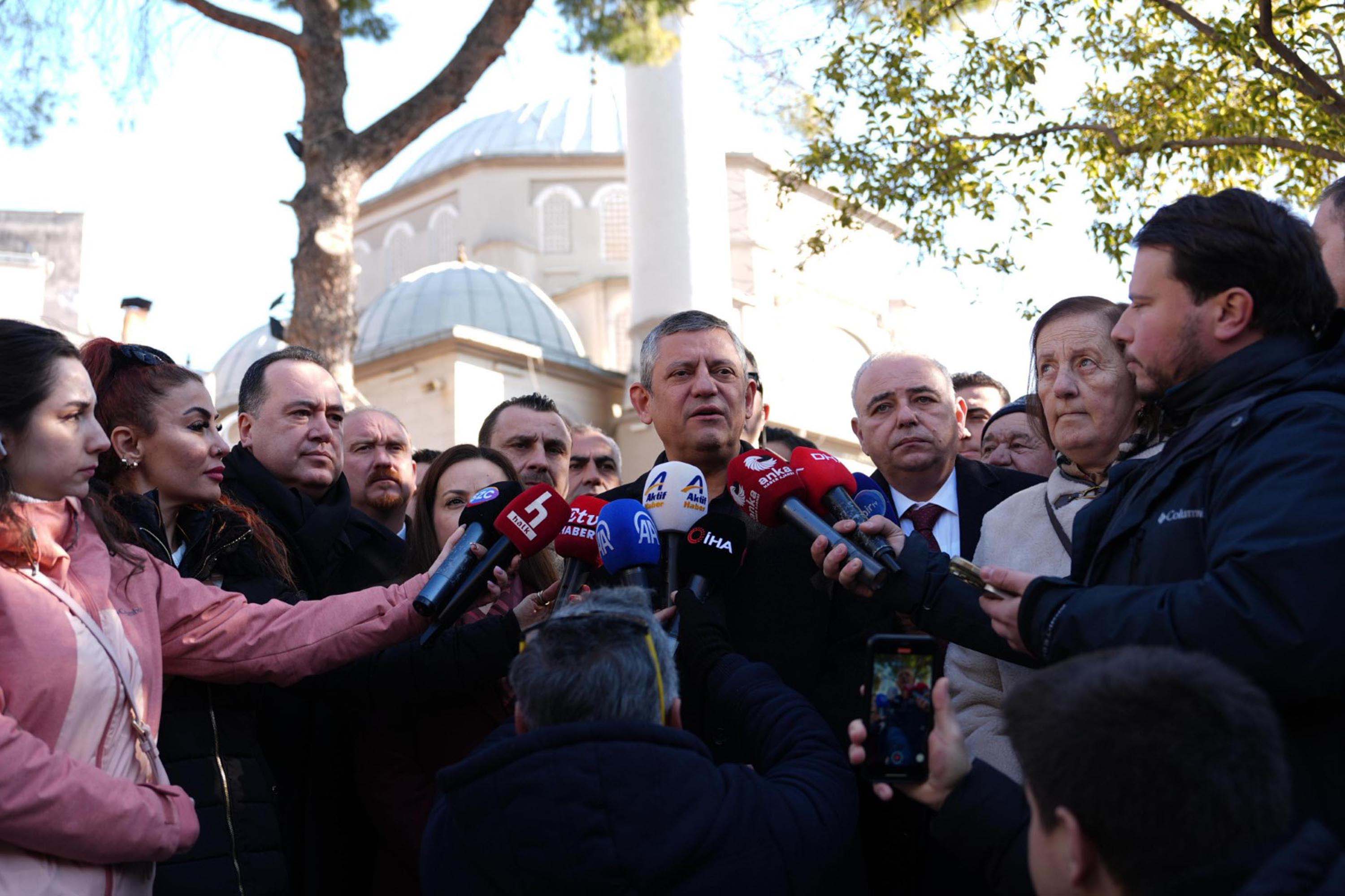 O Z G U R O Z E L K I M G A Z Z E I C I N Y U R U Y O R S A I Z I 1094903 324981