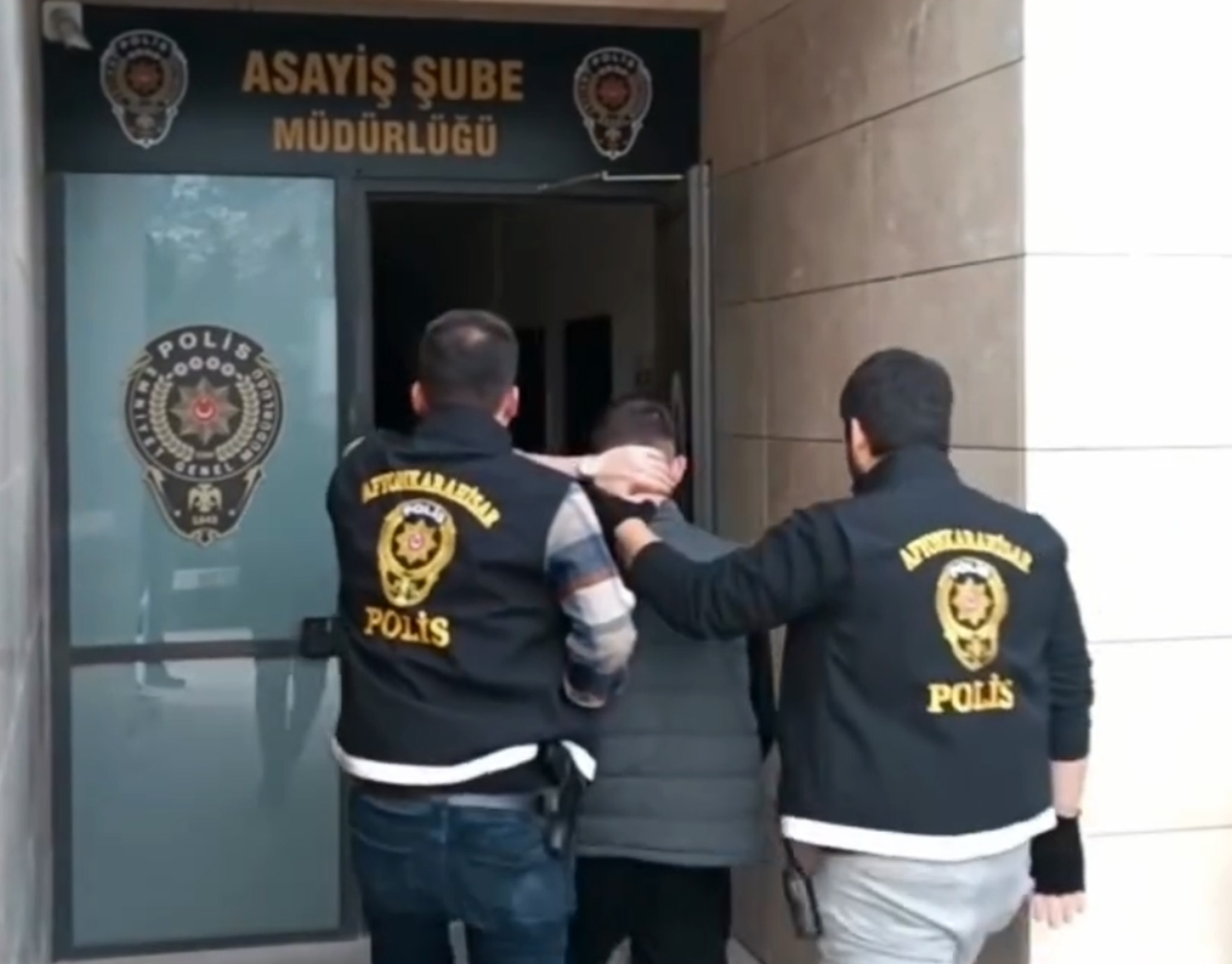 P O L I S G A S P C I L A R I 1467 S A A T L I K K A M E R A K A 1122189 333035