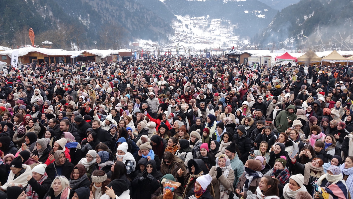 U Z U N G O L D E H O R O N L U K I S F E S T I V A L I C O S K U S U 1132509 336237