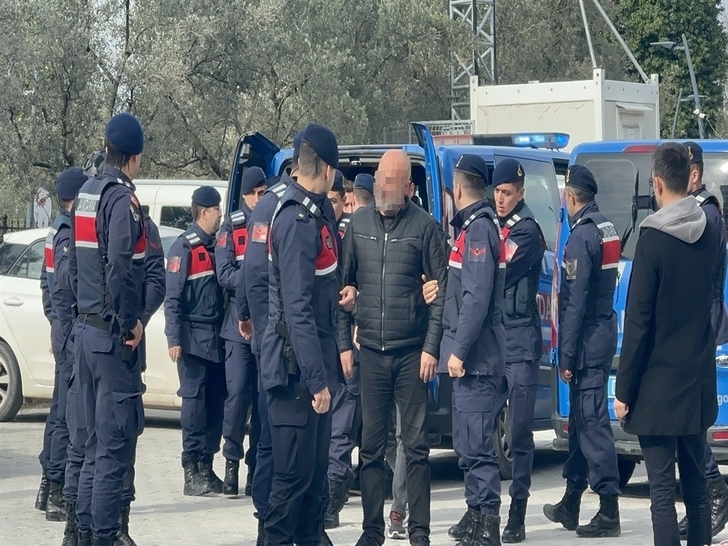 Y A L O V A’ D A I C M E S U Y U N A D E T E R J A N K A R I S T I R A 1115381 331111