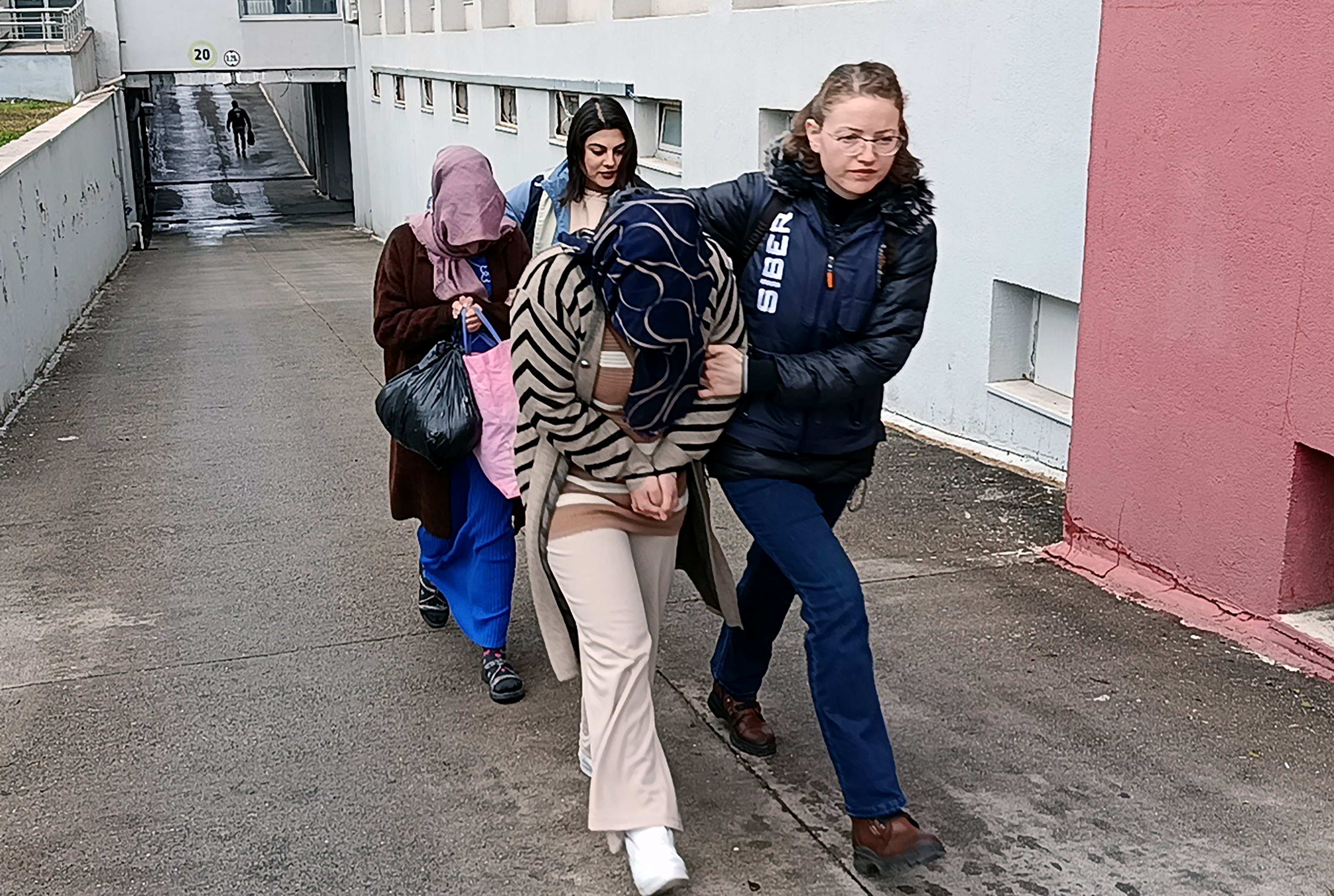 Y A S A D I S I B A H I S C E T E S I A Y D A 50 M I L Y O N L 1131381 335846