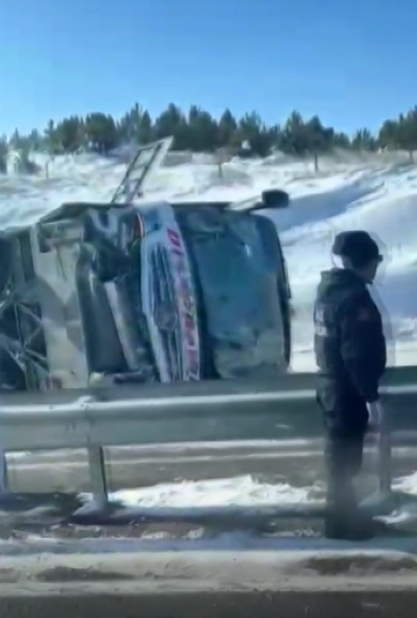 Y O L C U O T O B U S U B U Z L A N A N K A R A Y O L U N D A Y A N 1096119 325388