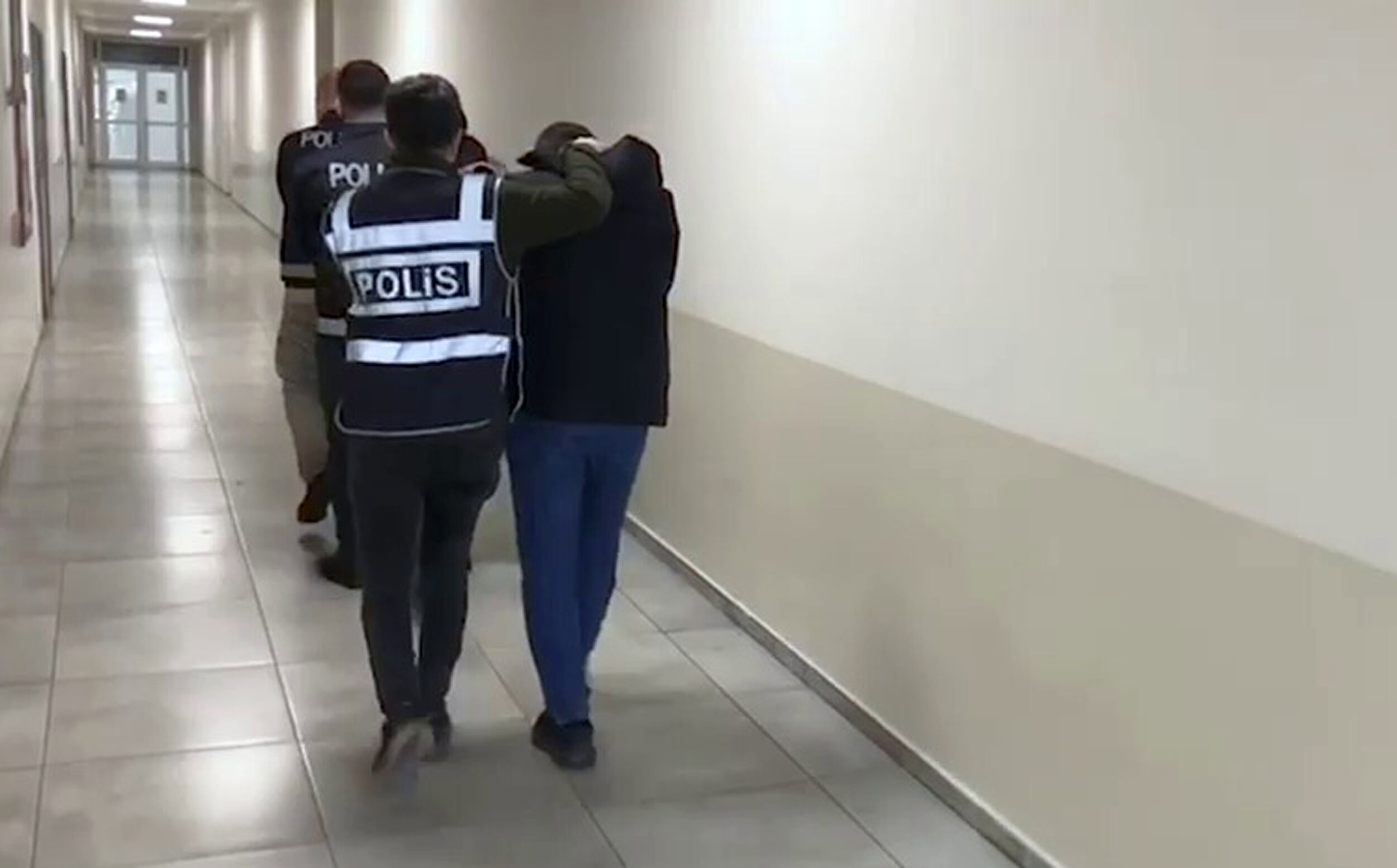 B A S K O M I S E R Y A L A N I Y L A 20 M I L Y O N L U K D O L A 1184018 351749