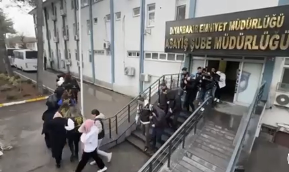 D I Y A R B A K I R M E R K E Z L I 3 I L D E F U H U S O P E R A S Y 1171583 348021