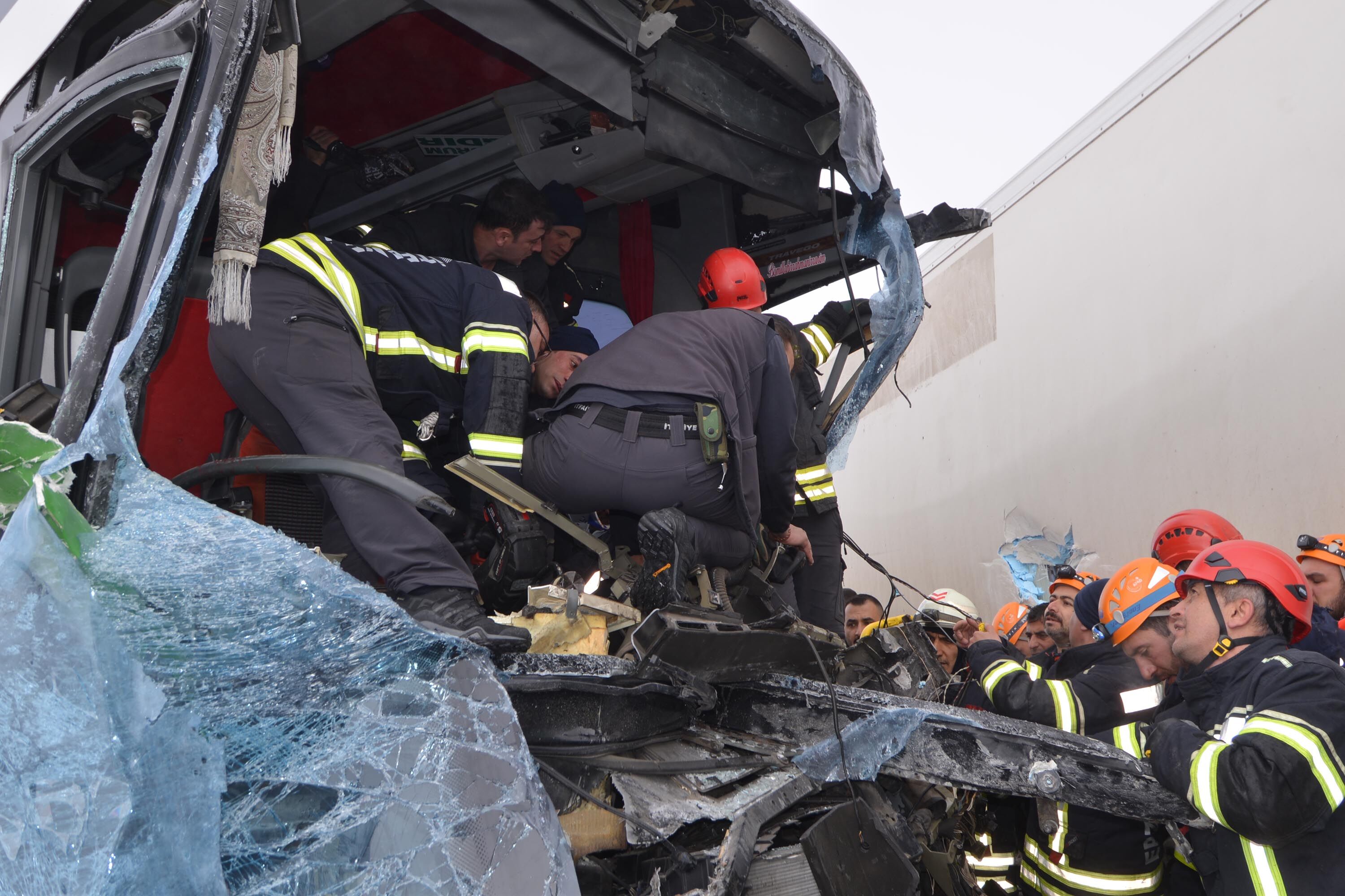 E R Z U R U M D A Z I N C I R L E M E K A Z A 20 Y A R A L I 1181860 351038