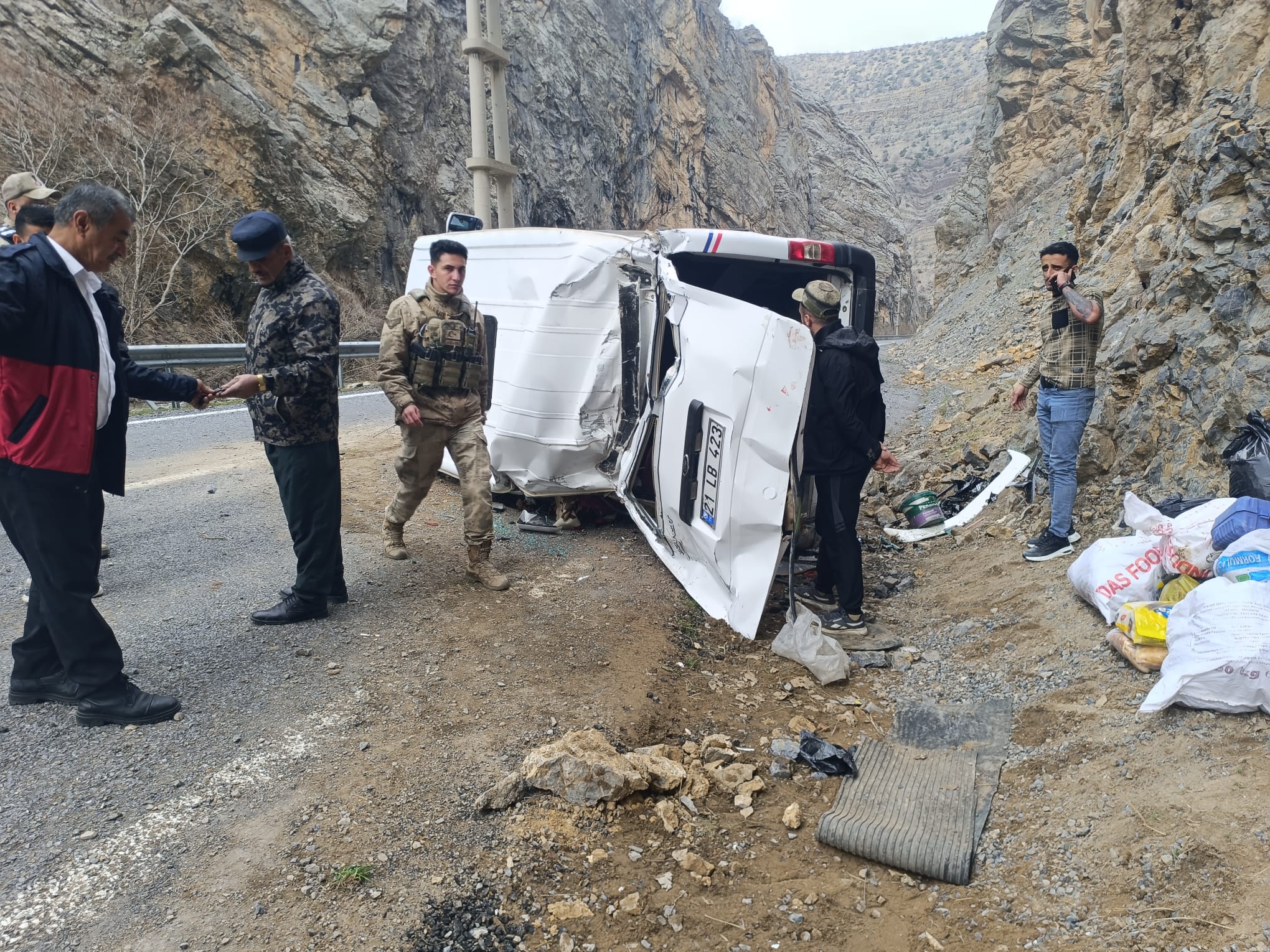 H A K K A R I C U K U R C A K A R A Y O L U N D A M I N I B U S T A K 1180953 350775