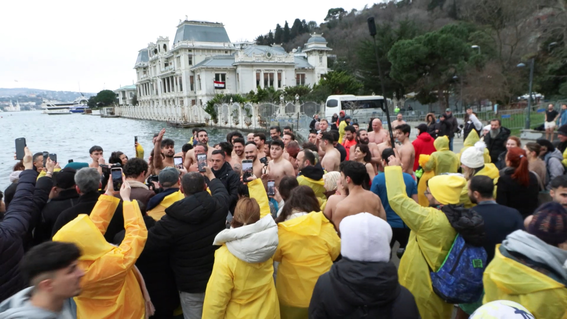 I S T A N B U L B E S I K T A S T A K A N S E R E D I K K A T I C 1144728 339887