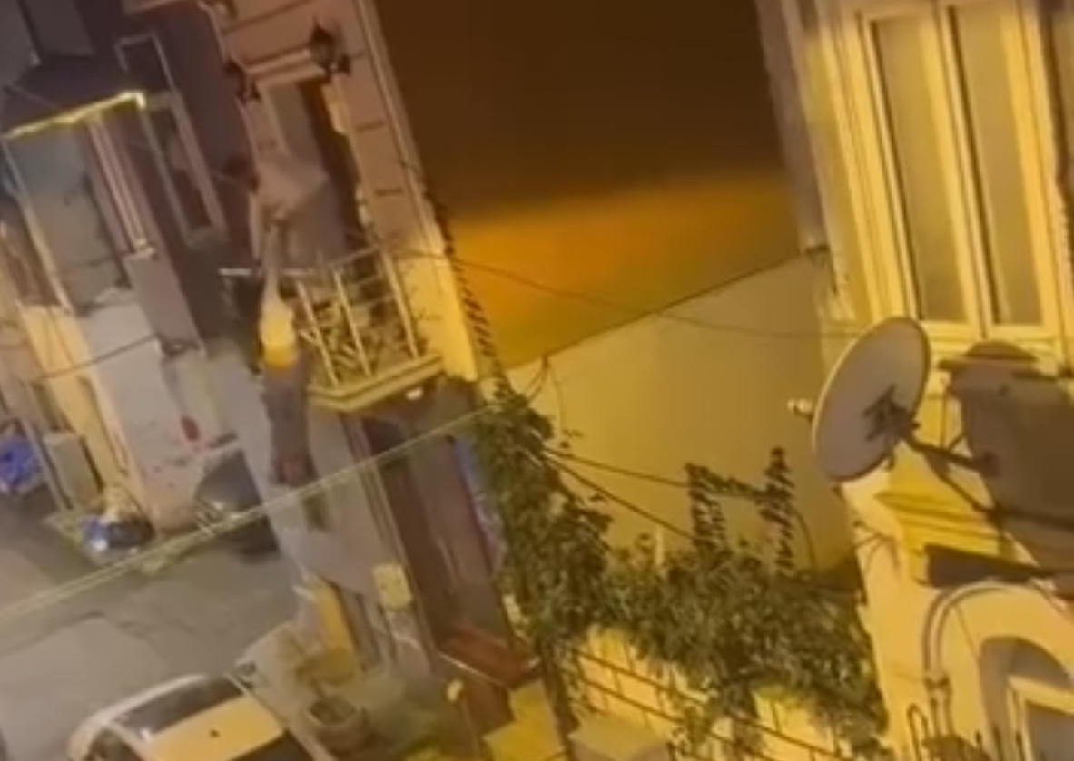 I S T A N B U L B E Y O G L U’ N D A B A L K O N D A N A T L A M A K 1145863 340229