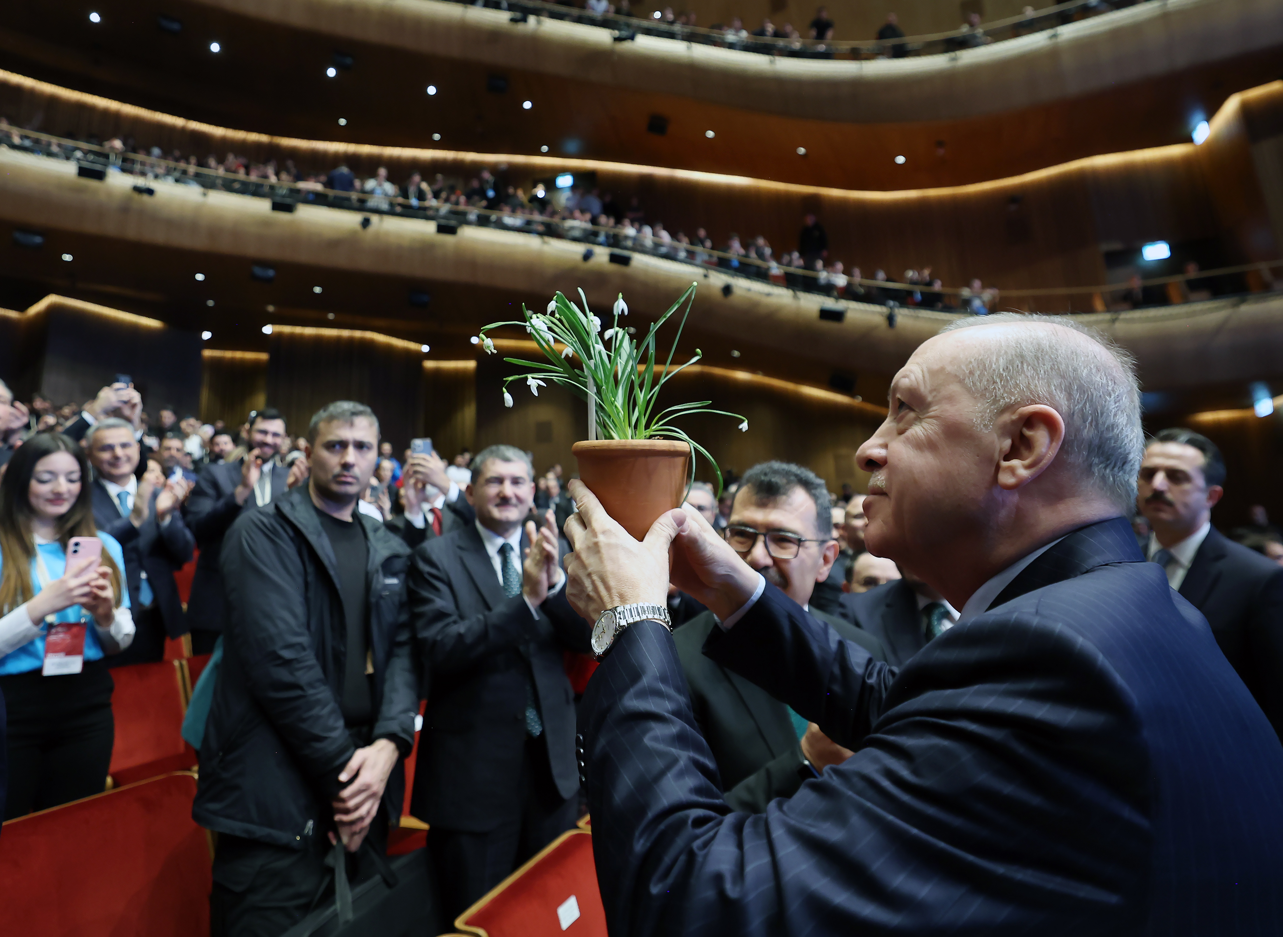 I S T A N B U L C U M H U R B A S K A N I E R D O G A N S I Z L E R E 1178598 350119