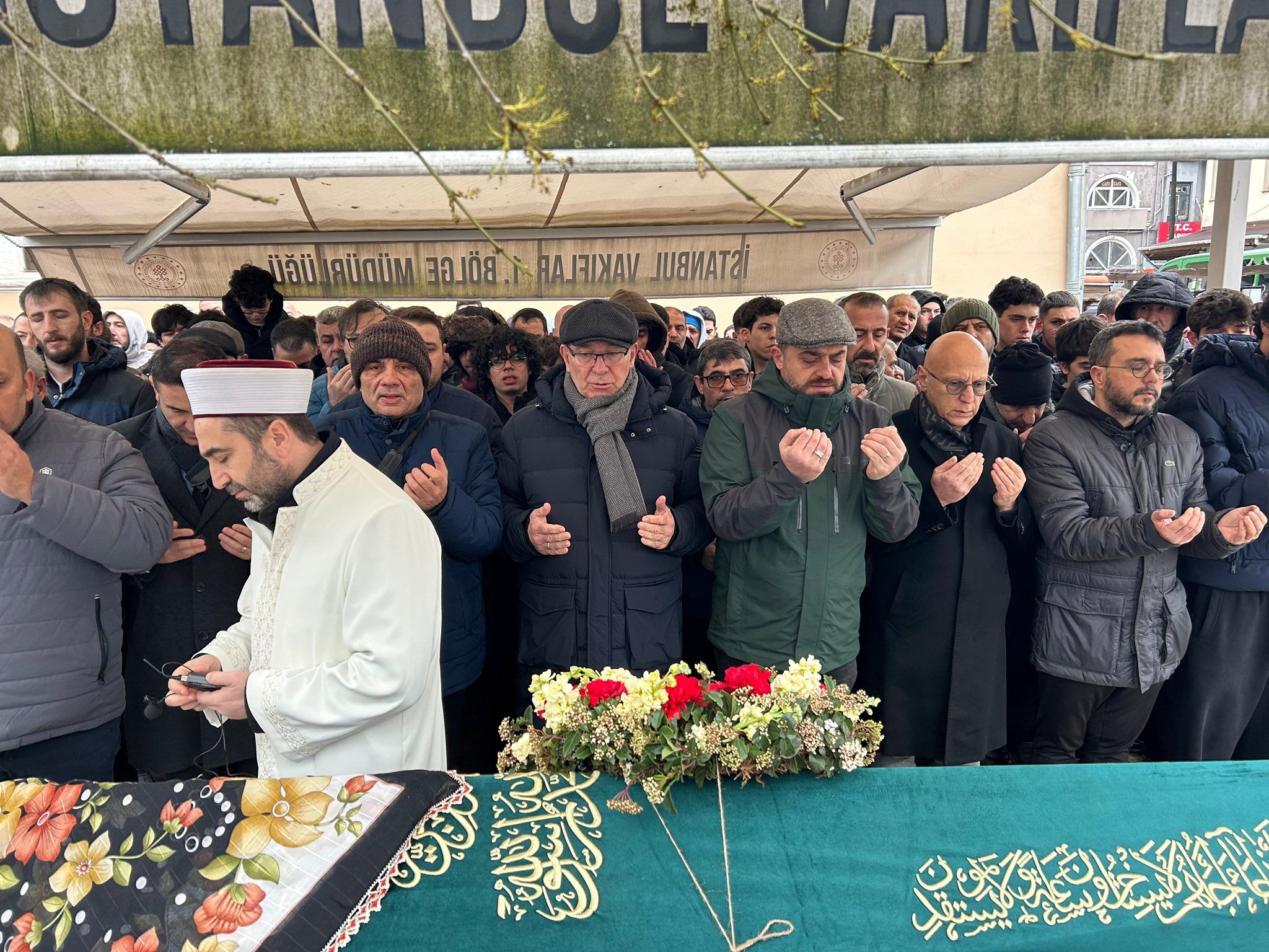 I S T A N B U L H A C I O S M A N M E T R O I S T A S Y O N U N D A 1181520 350949