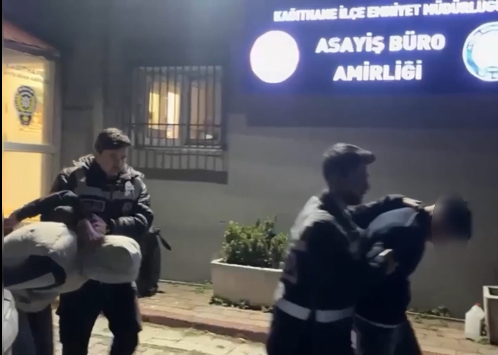 I S T A N B U L K A G I T H A N E’ D E B O S A N M A A S A M A S I N 1168555 347113