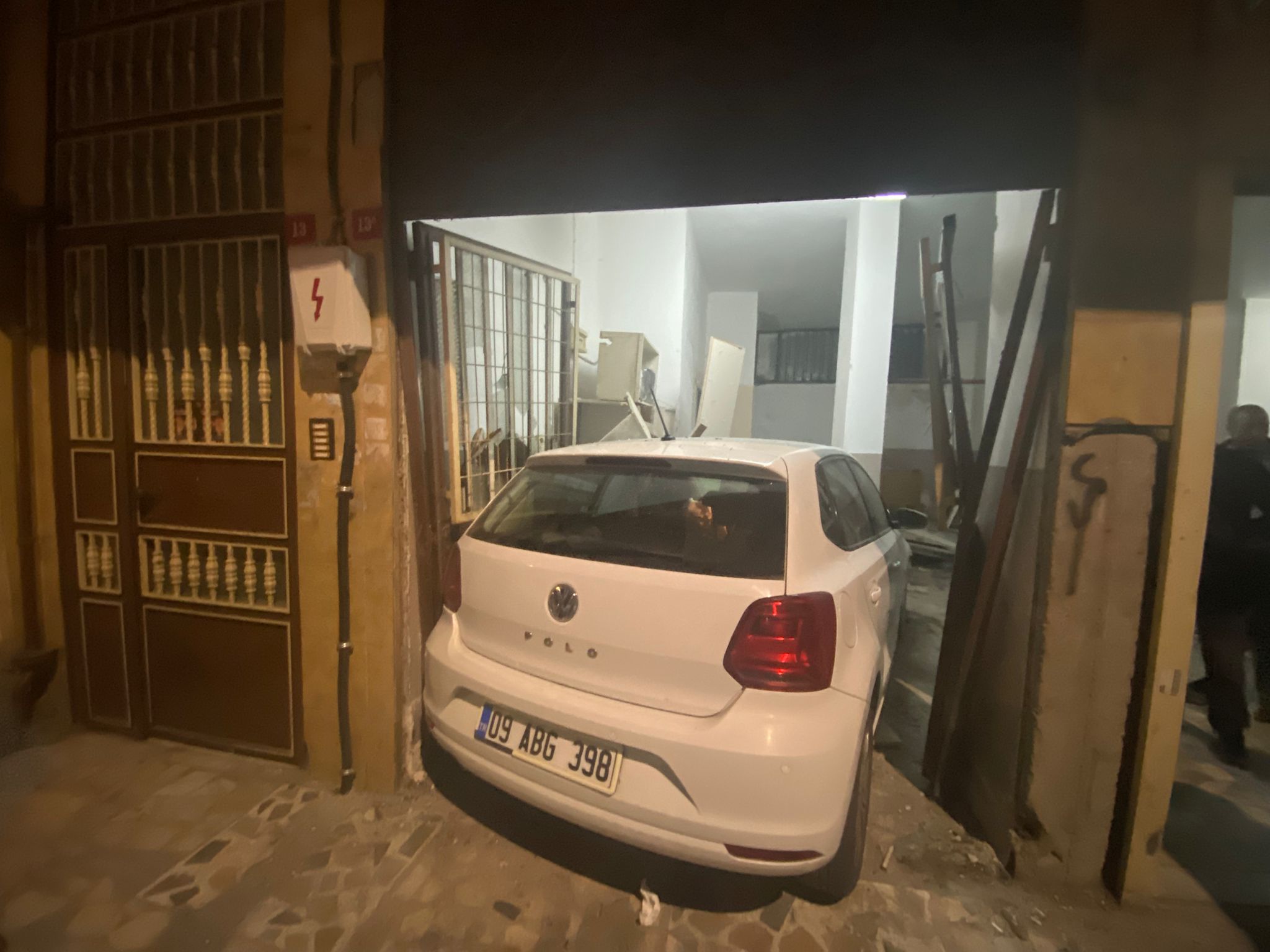 I S T A N B U L K A G I T H A N E’ D E E H L I Y E T I N I 3 A Y 1152799 342346