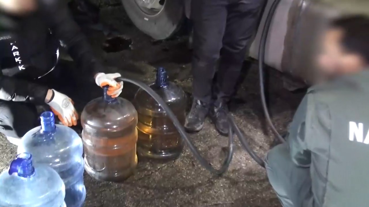 I S T A N B U L S A R I Y E R’ D E D U R D U R U L A N T I R’ I N O 1173640 348630