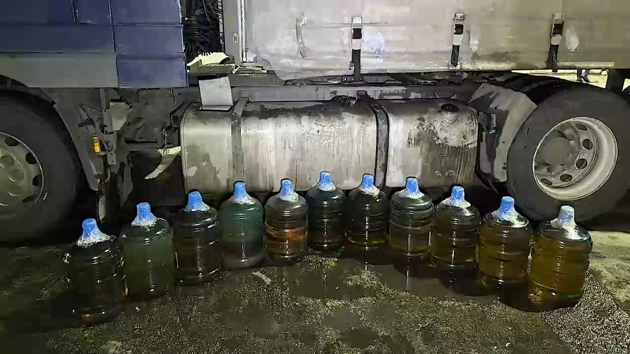 I S T A N B U L S A R I Y E R’ D E D U R D U R U L A N T I R’ I N O 1173641 348630