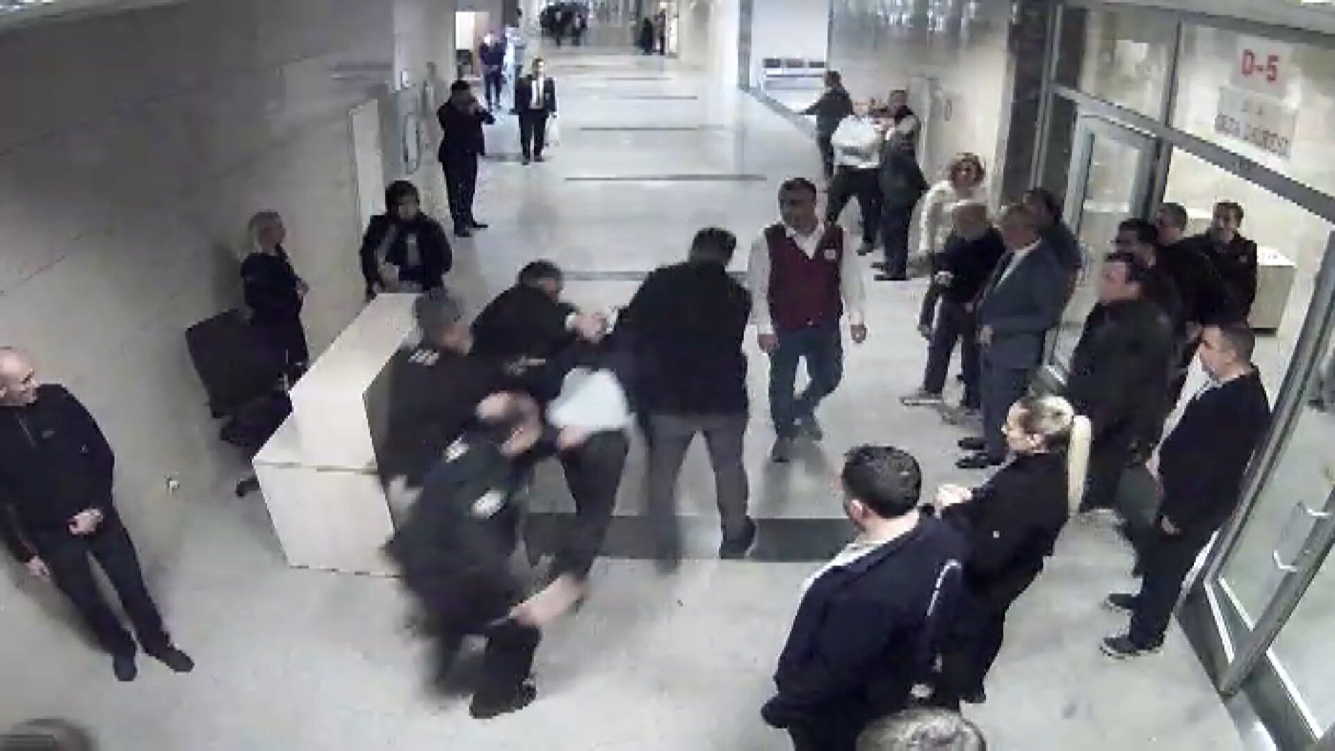 I S T A N B U L S A V C I N I N H A K I M E S I L A H L I S A L D I 1182506 351239