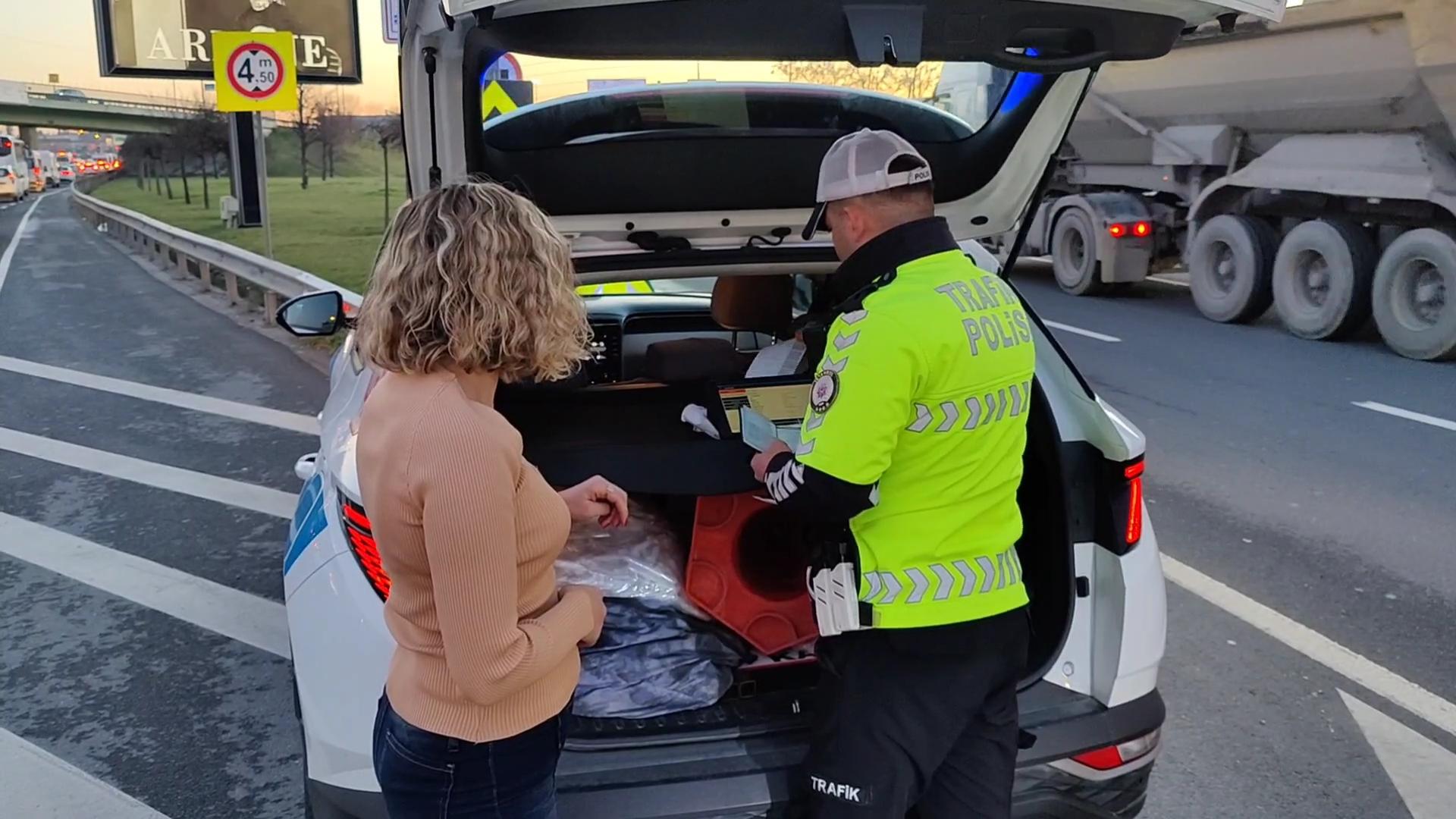 I S T A N B U L – Z E Y T I N B U R N U’ N D A D R O N D E S T E K L I 1175858 349294